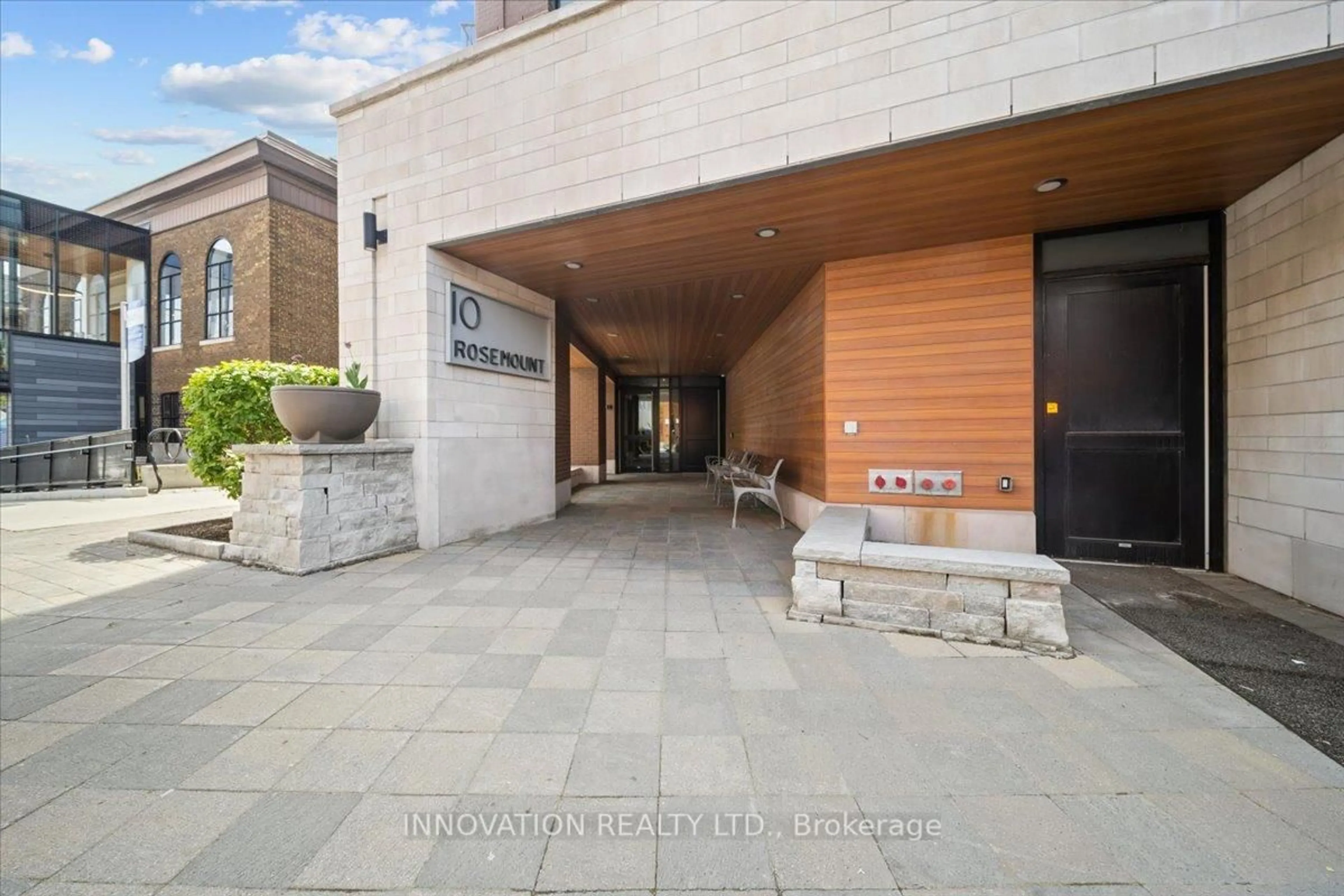 Indoor foyer for 10 Rosemount Ave #410, Ottawa Ontario K1Y 1P4