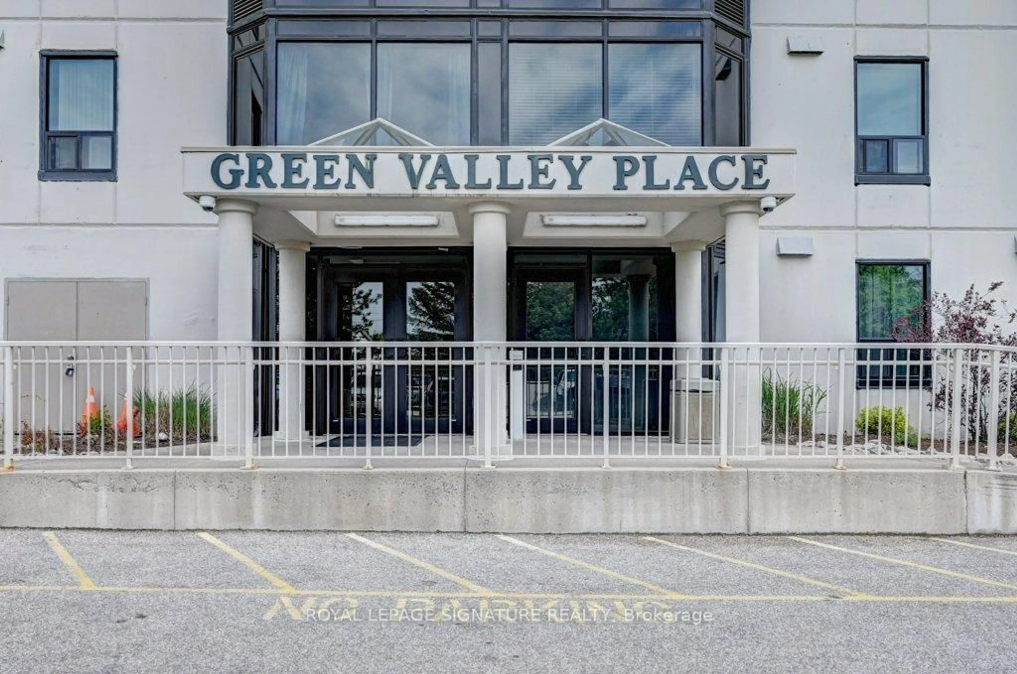 Lobby for 35 Green Valley Dr #1214, Kitchener Ontario N2P 2A5