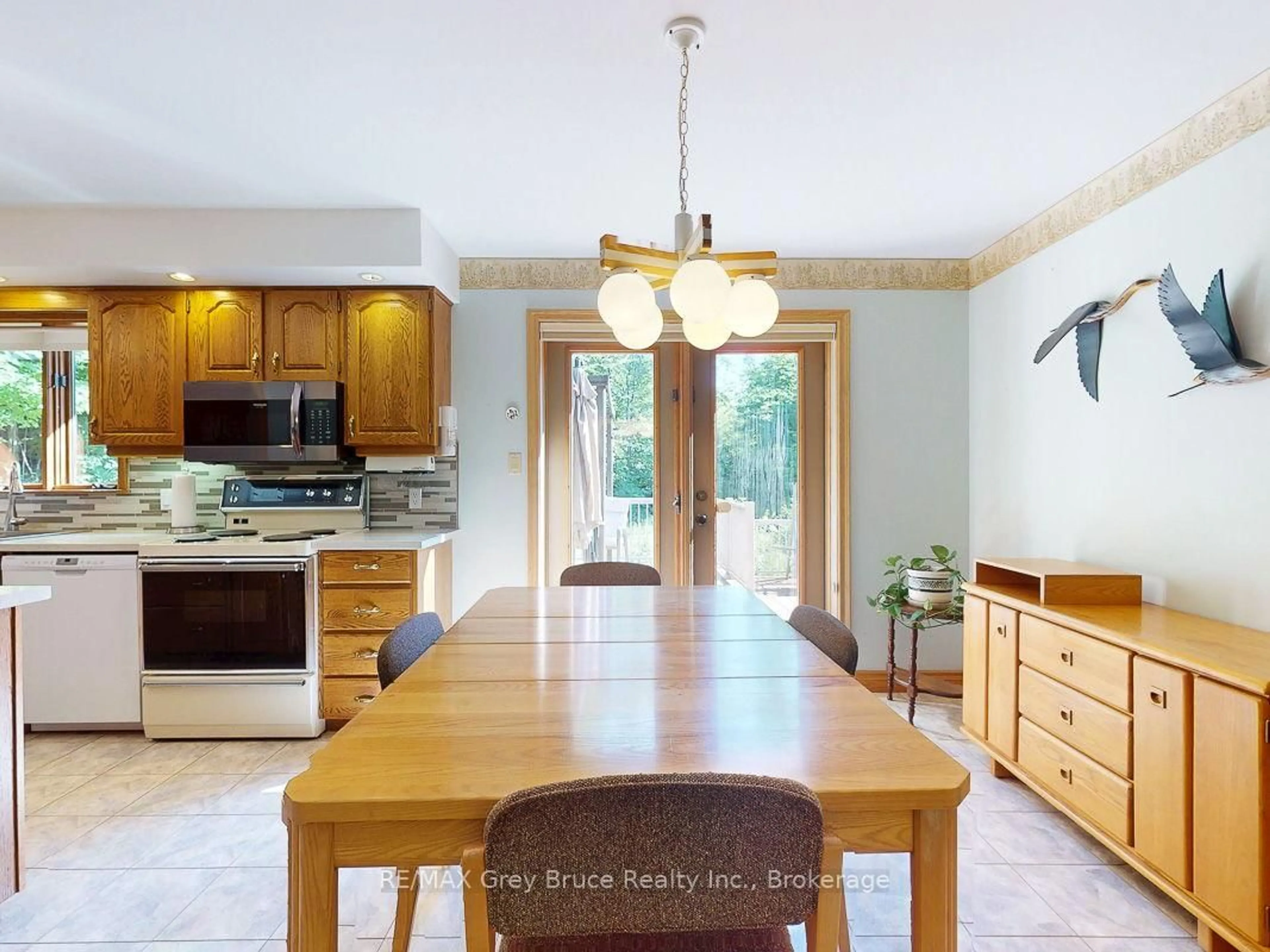Open concept kitchen, unknown for 758198 Girl Guide Rd, Georgian Bluffs Ontario N4K 5N7