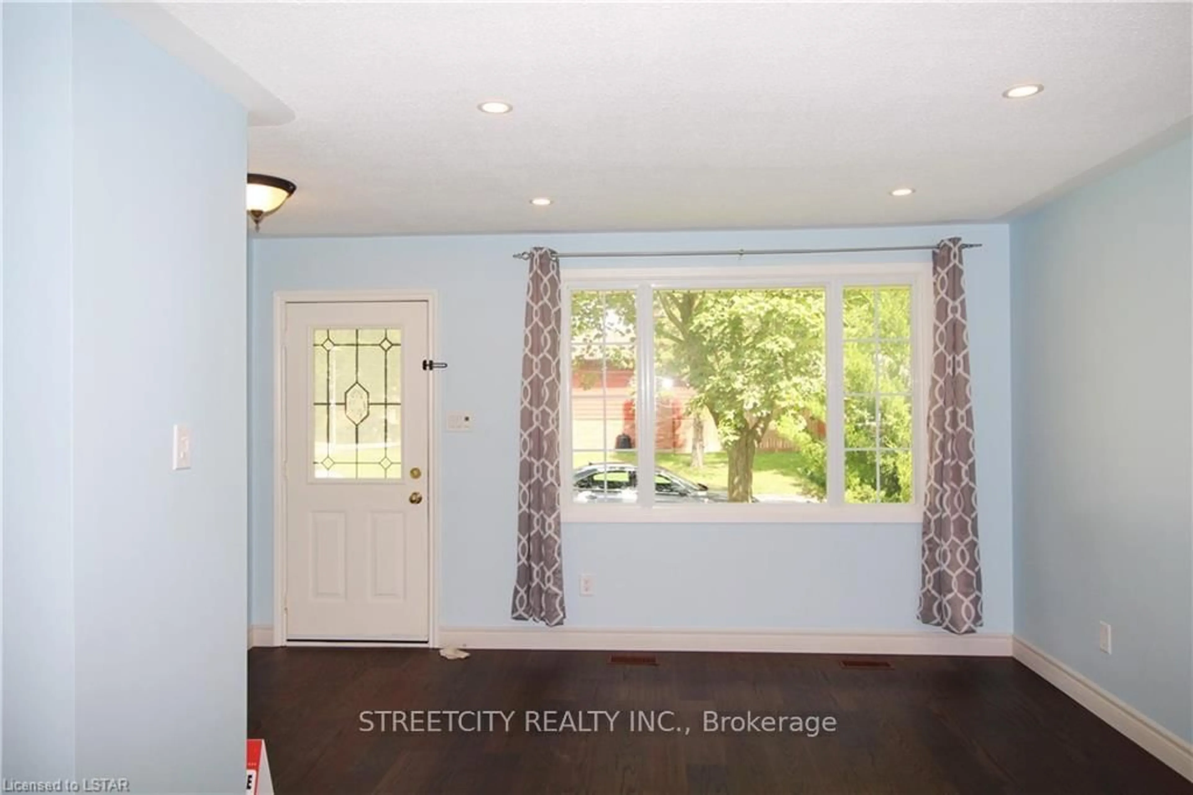 Indoor entryway for 102 Paperbirch Cres, London North Ontario N6G 1L7