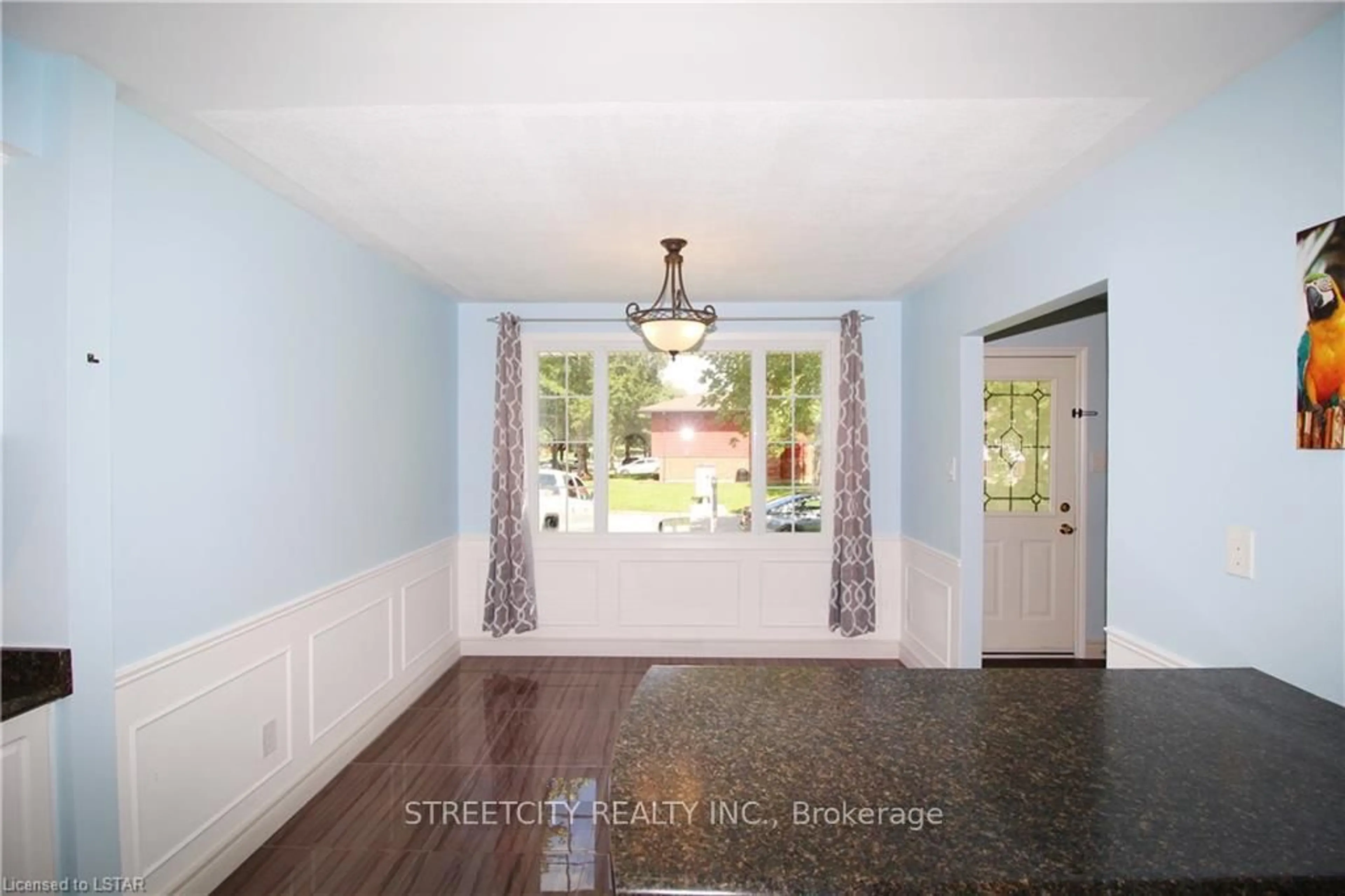 Indoor entryway for 102 Paperbirch Cres, London North Ontario N6G 1L7