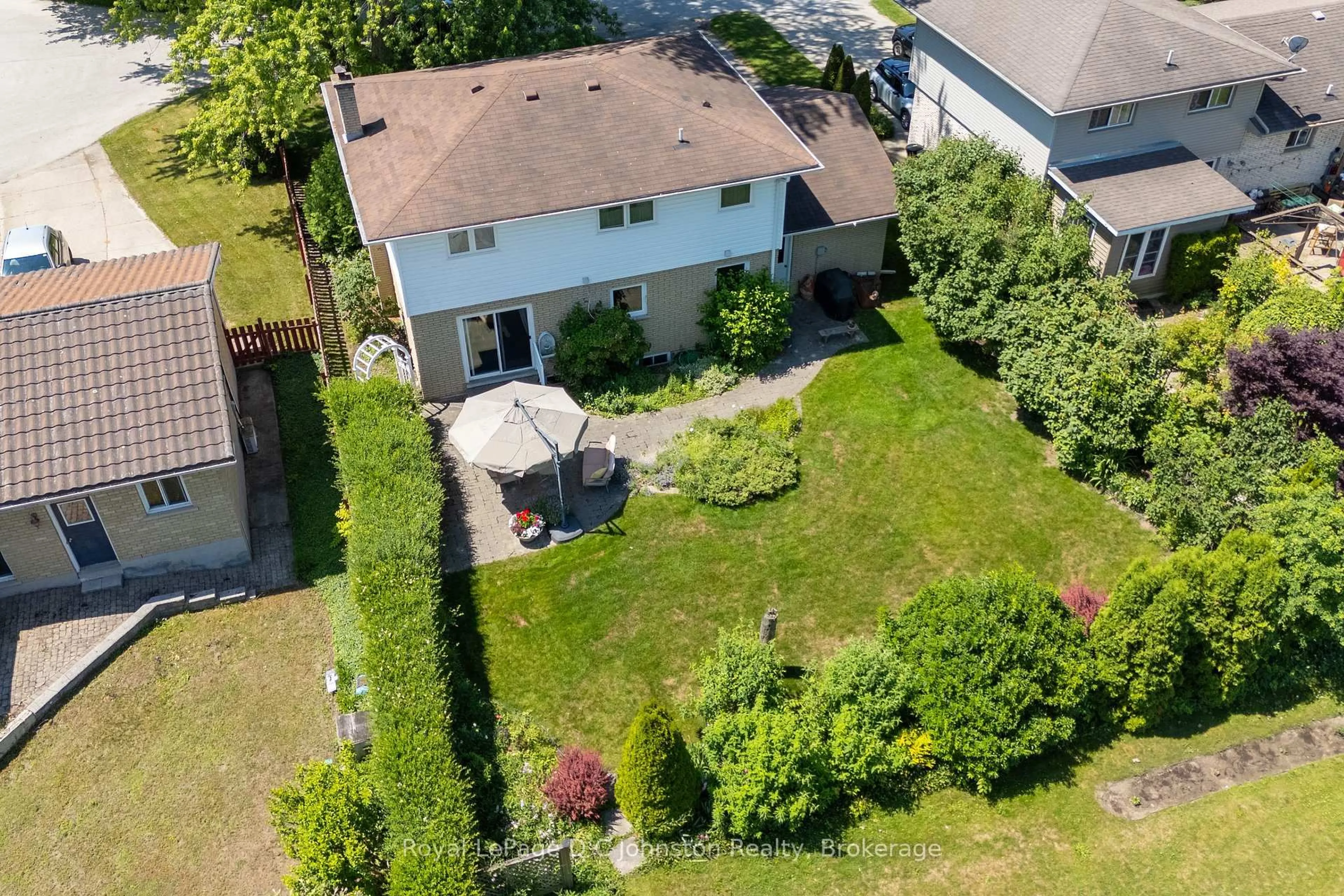 A pic from outside/outdoor area/front of a property/back of a property/a pic from drone, street for 663 Pine Grove Dr, Saugeen Shores Ontario N0H 2C3