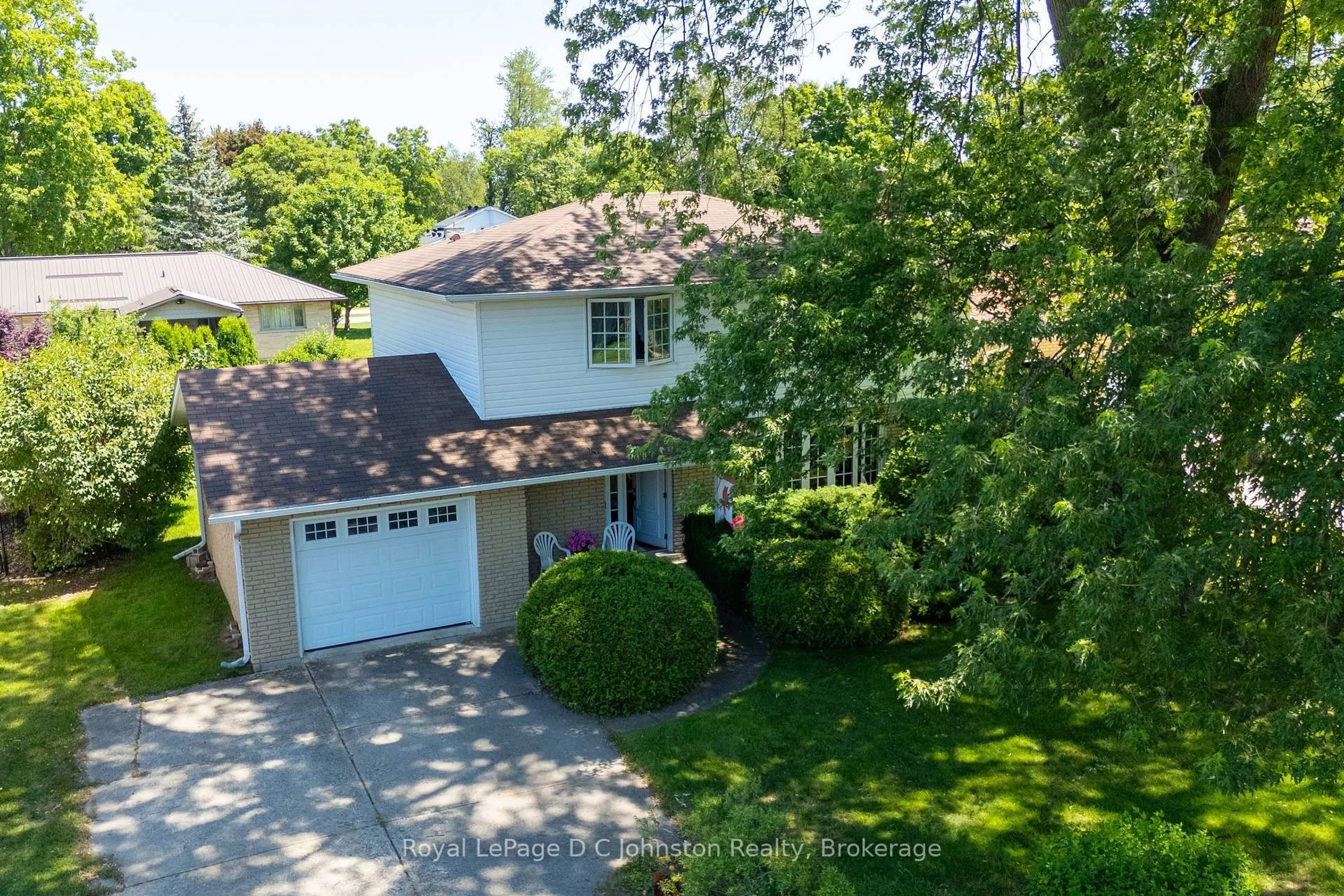 A pic from outside/outdoor area/front of a property/back of a property/a pic from drone, street for 663 Pine Grove Dr, Saugeen Shores Ontario N0H 2C3