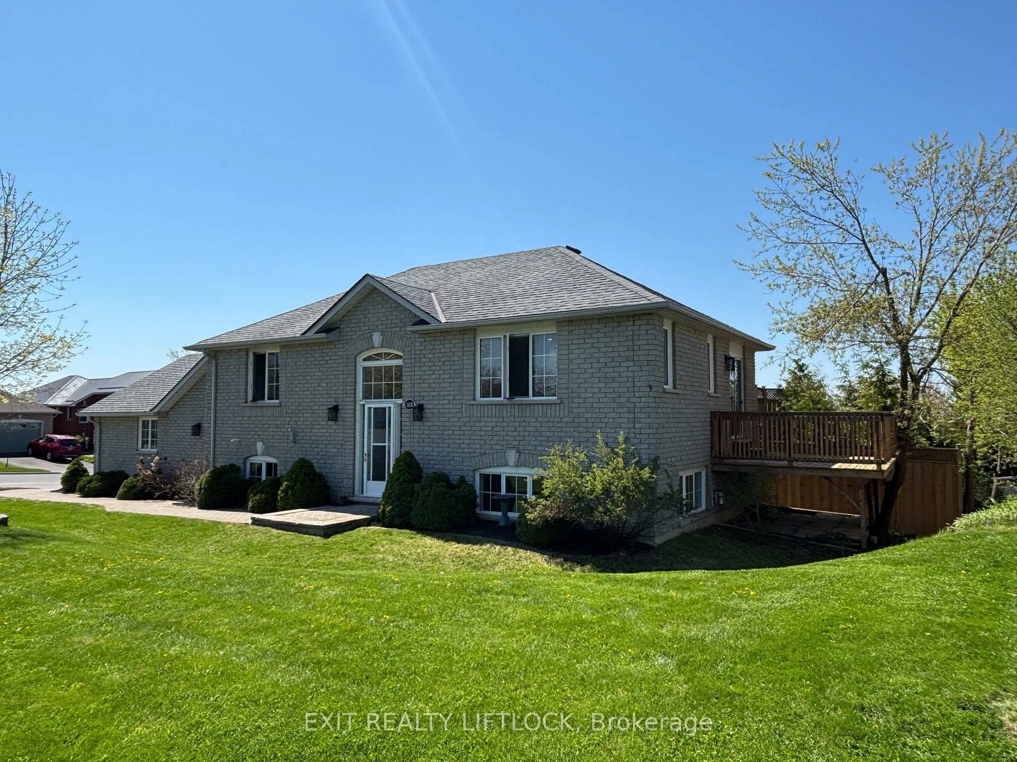 Home with vinyl exterior material, unknown for 1018 Baker St, Peterborough North Ontario K9H 7P8