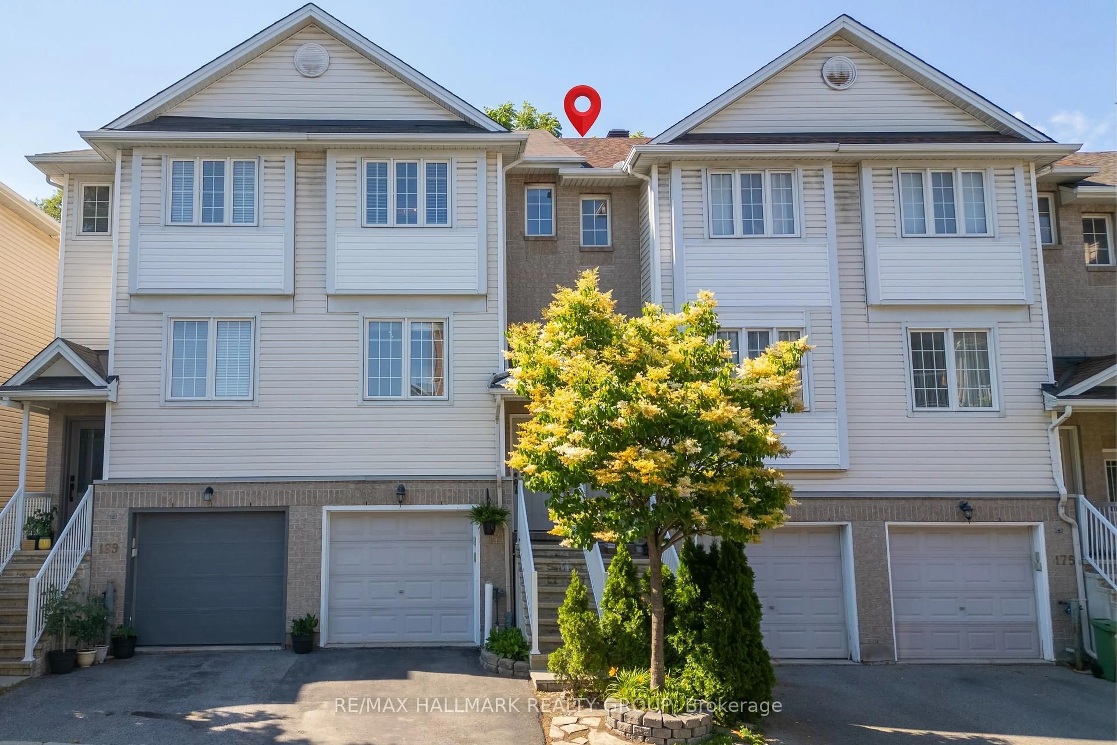 A pic from outside/outdoor area/front of a property/back of a property/a pic from drone, street for 171 Fordham Private, Ottawa Ontario K2C 4G6