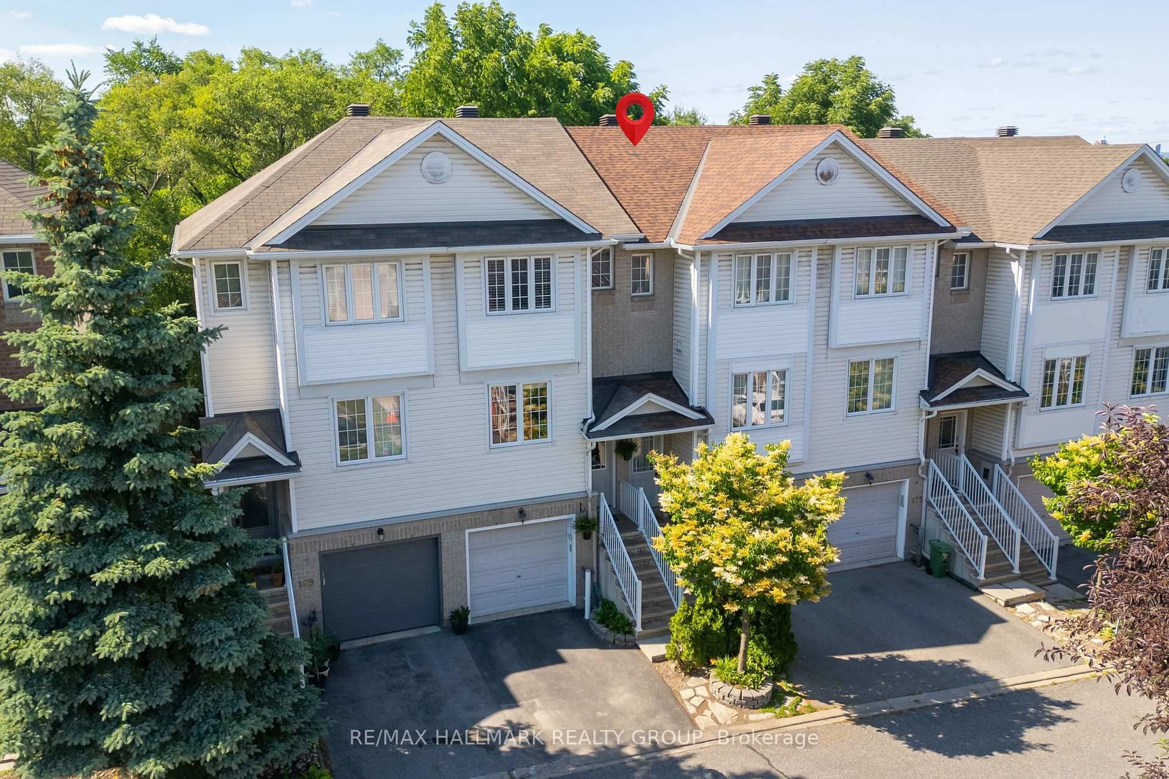 A pic from outside/outdoor area/front of a property/back of a property/a pic from drone, street for 171 Fordham Private, Ottawa Ontario K2C 4G6