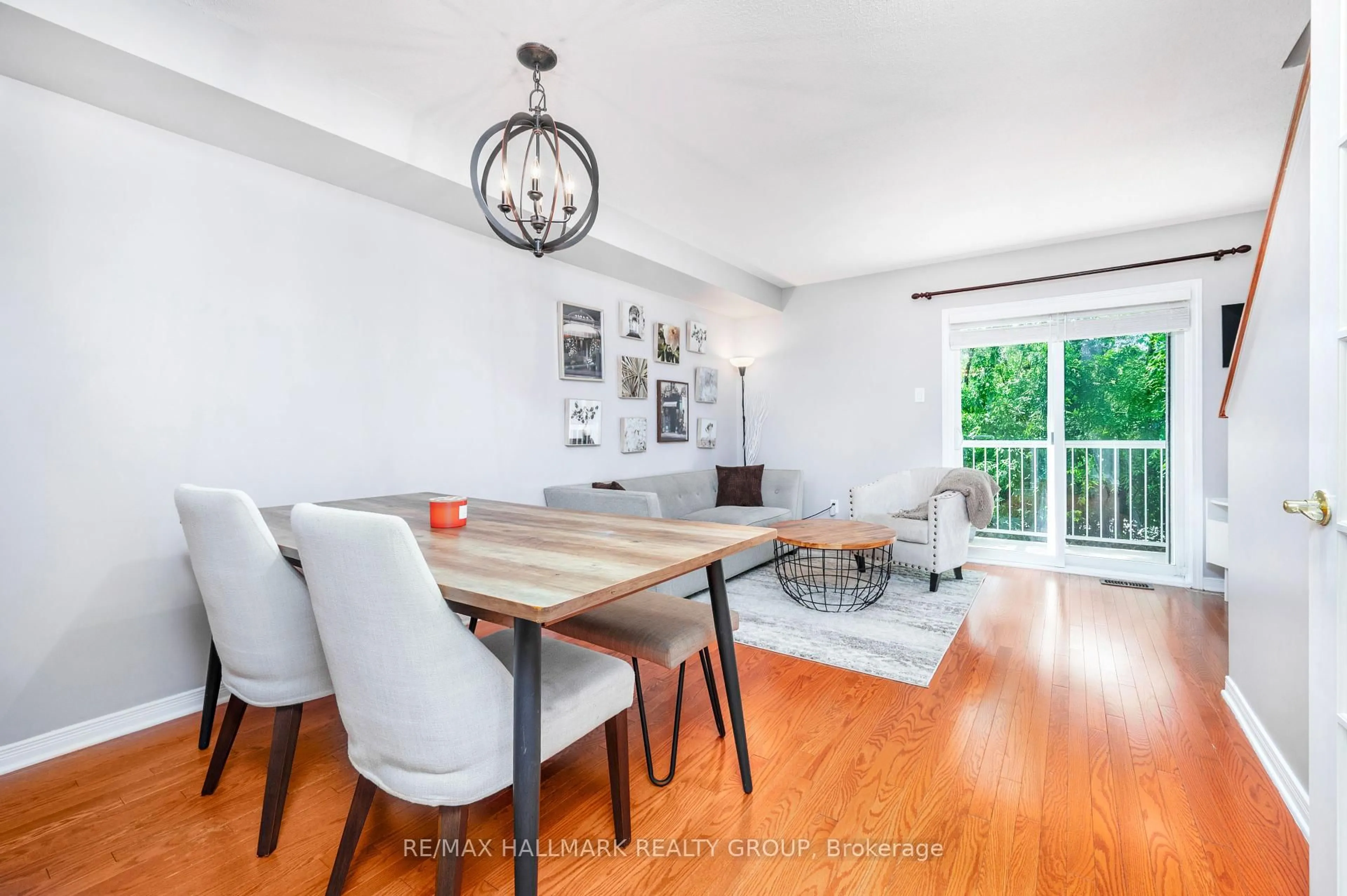 Dining room, wood/laminate floor for 171 Fordham Private, Ottawa Ontario K2C 4G6
