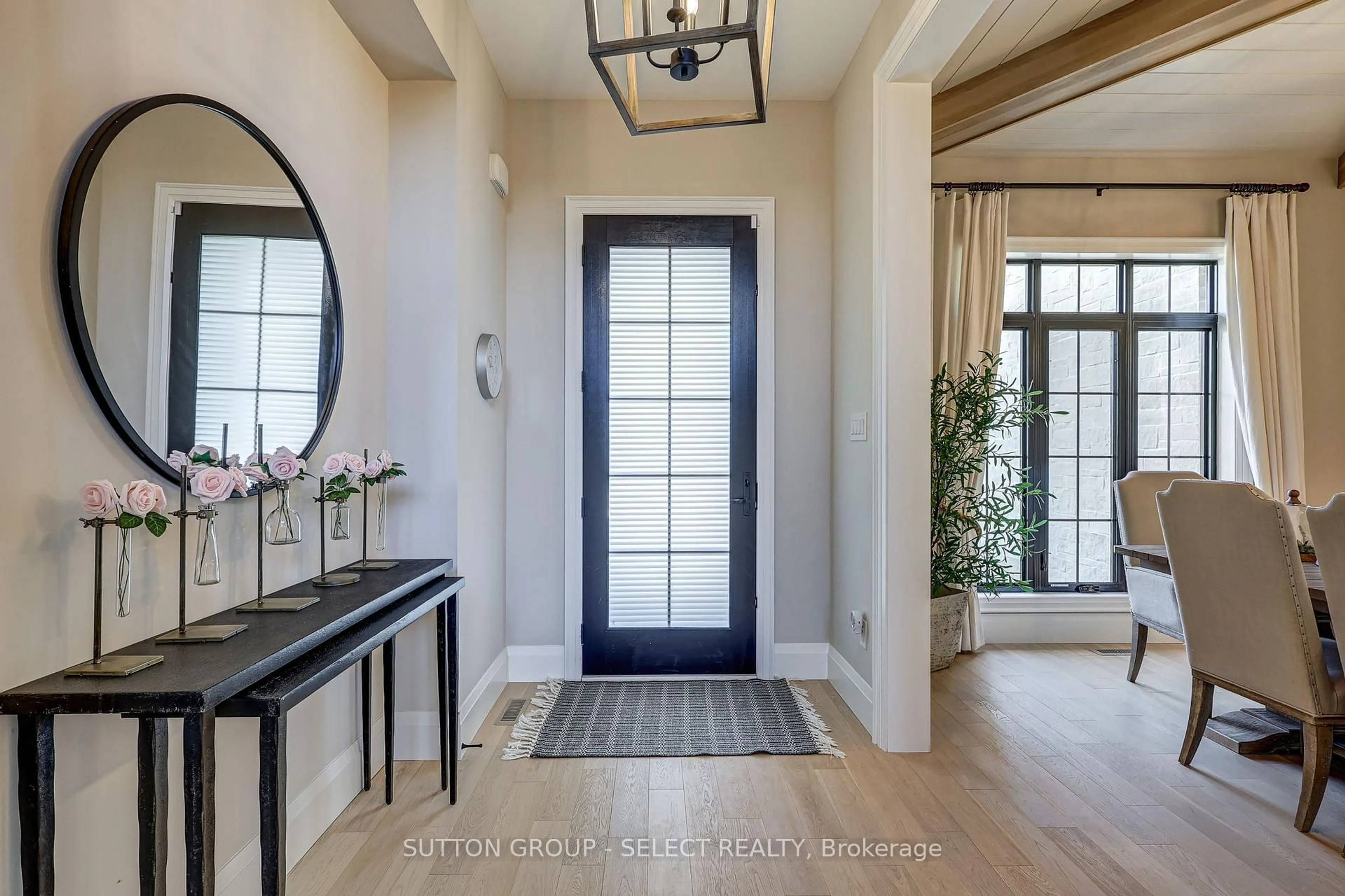 Indoor entryway for 2397 MEADOWLANDS Way, London North Ontario N6G 5L8