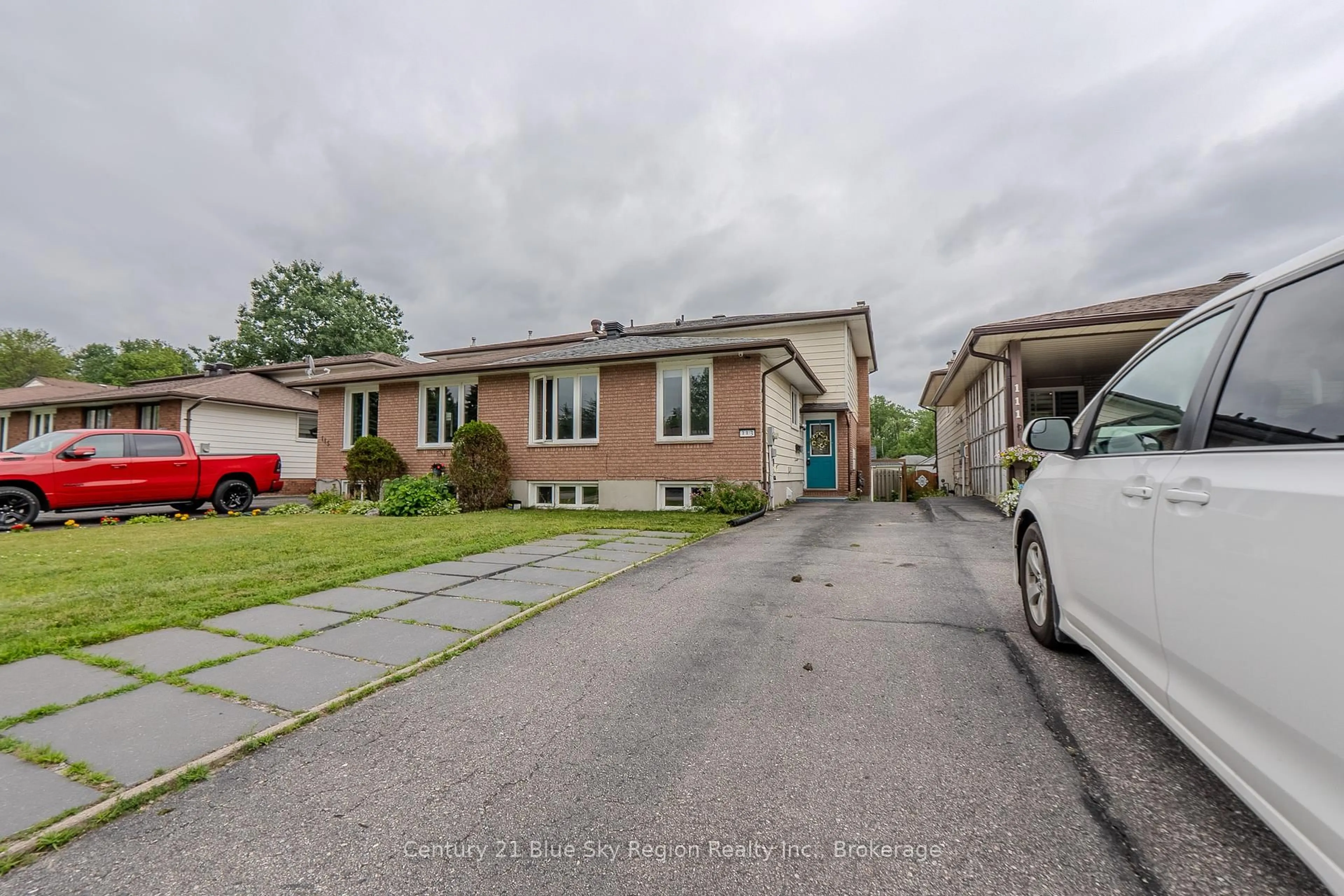 A pic from outside/outdoor area/front of a property/back of a property/a pic from drone, street for 113 Massey Dr, North Bay Ontario P1A 4G3