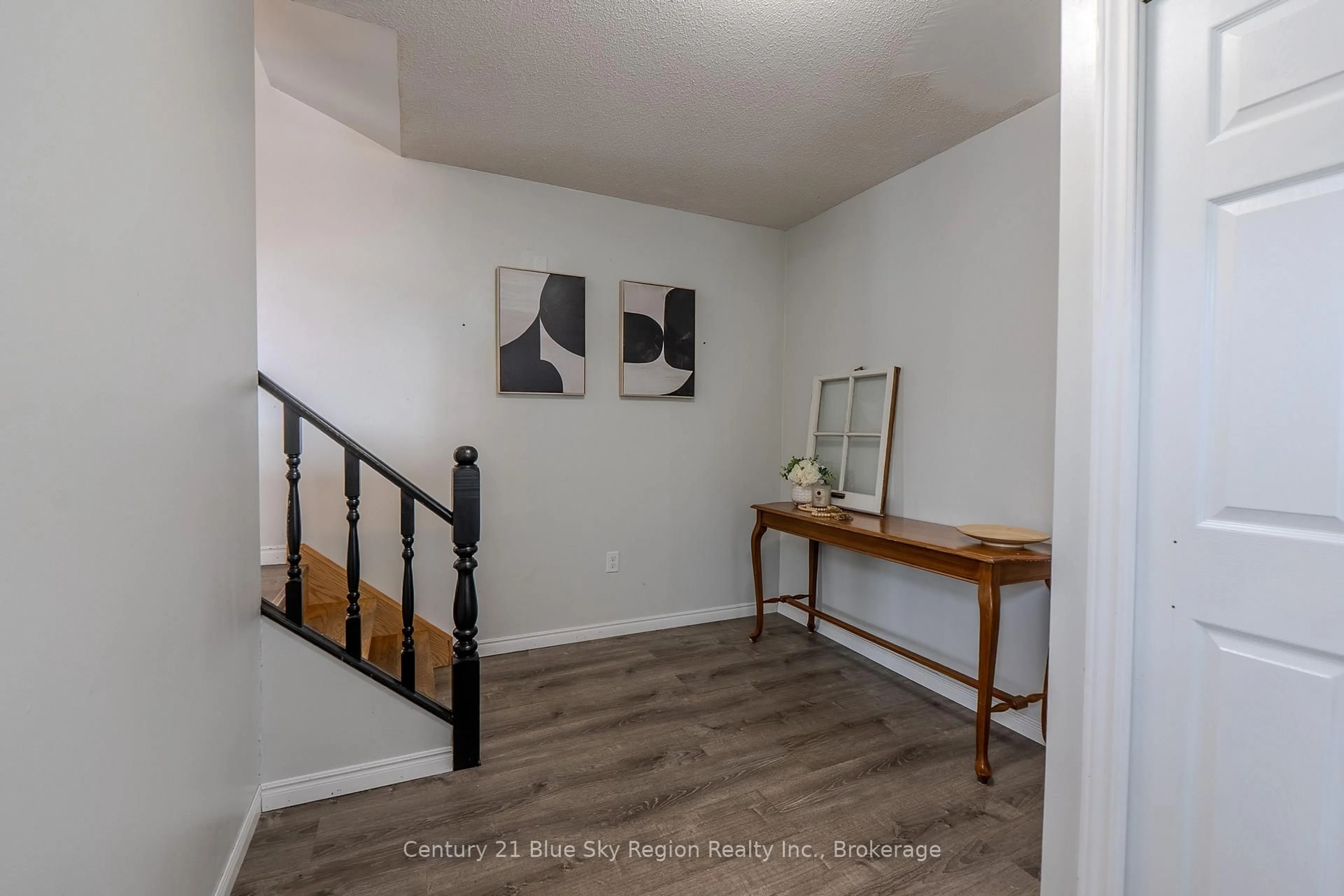 Indoor entryway for 113 Massey Dr, North Bay Ontario P1A 4G3