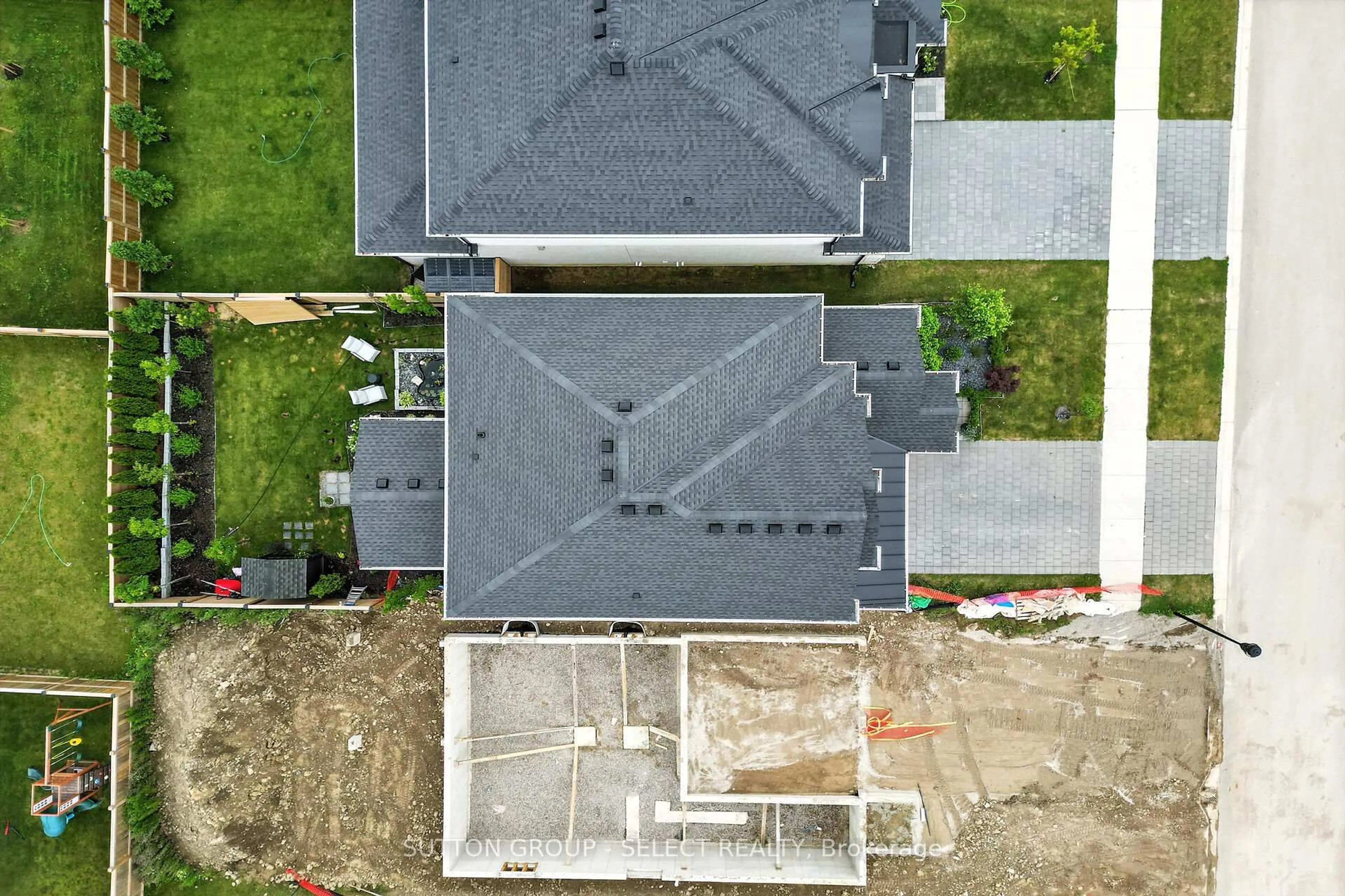 A pic from outside/outdoor area/front of a property/back of a property/a pic from drone, building for 1894 Fountain Grass Dr, London South Ontario N6K 4P9