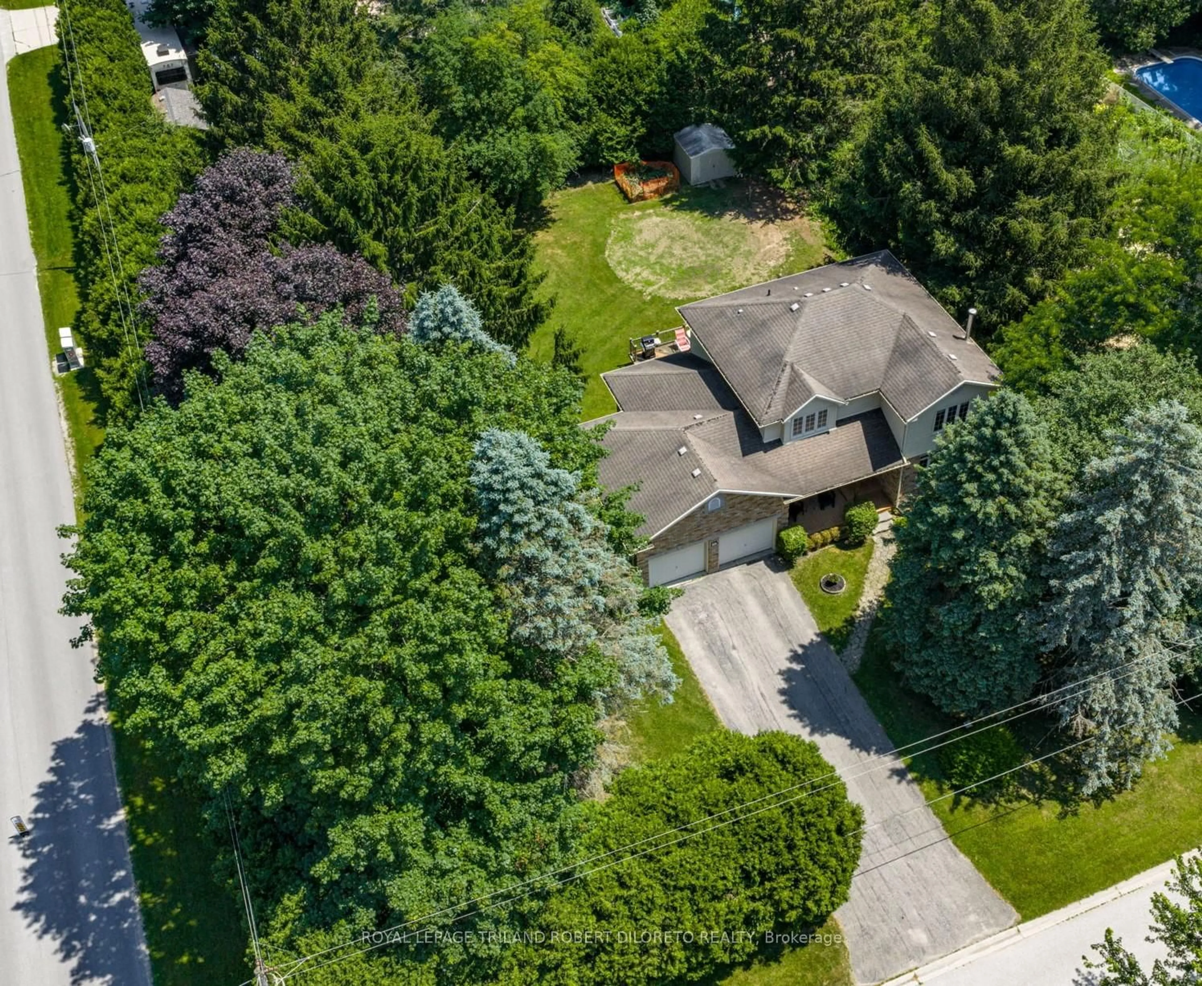 A pic from outside/outdoor area/front of a property/back of a property/a pic from drone, street for 223 DELAWARE St, Middlesex Centre Ontario N0L 1R0