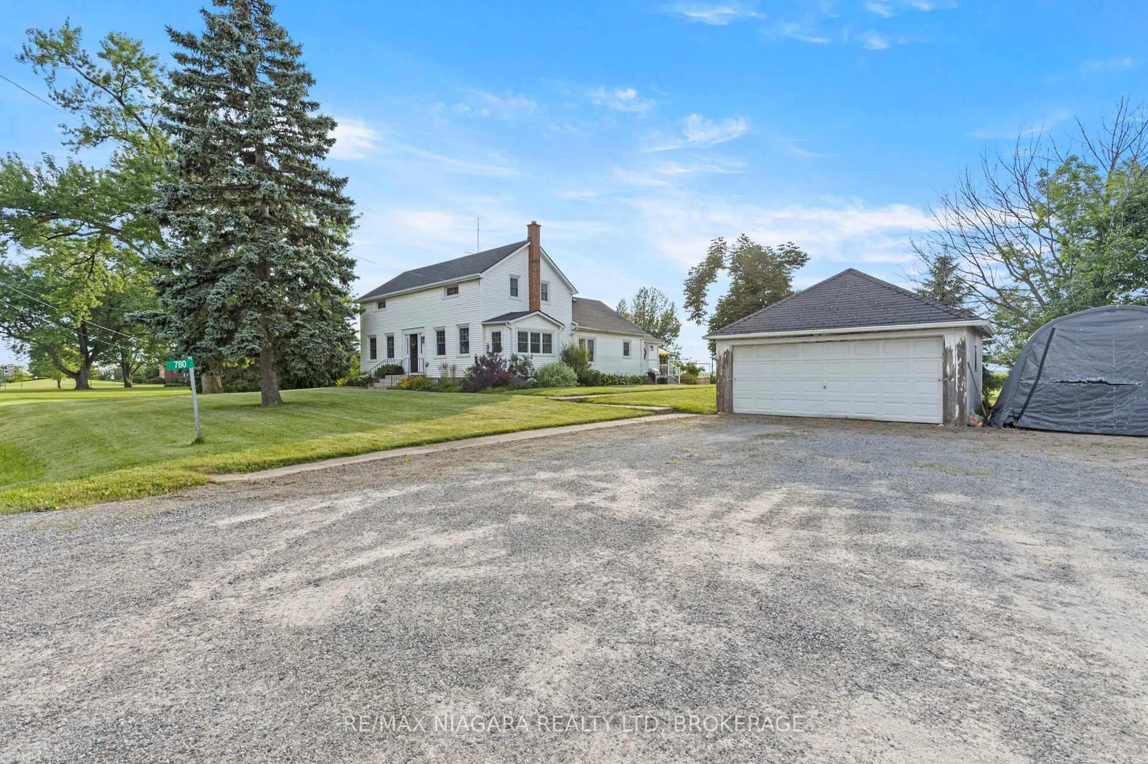 A pic from outside/outdoor area/front of a property/back of a property/a pic from drone, street for 780 Niagara Stone Rd, Niagara-on-the-Lake Ontario L0S 1J0