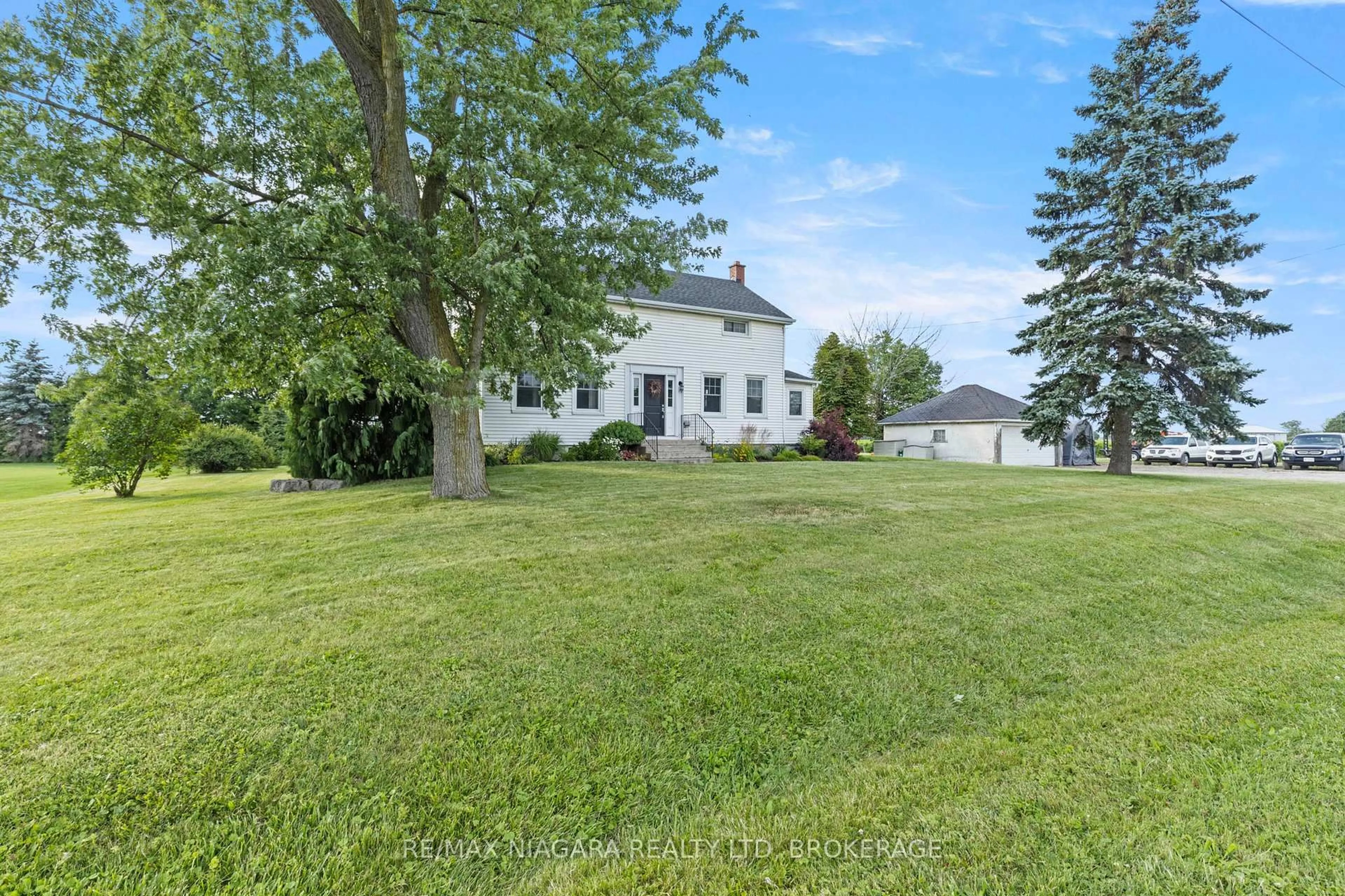 A pic from outside/outdoor area/front of a property/back of a property/a pic from drone, unknown for 780 Niagara Stone Rd, Niagara-on-the-Lake Ontario L0S 1J0