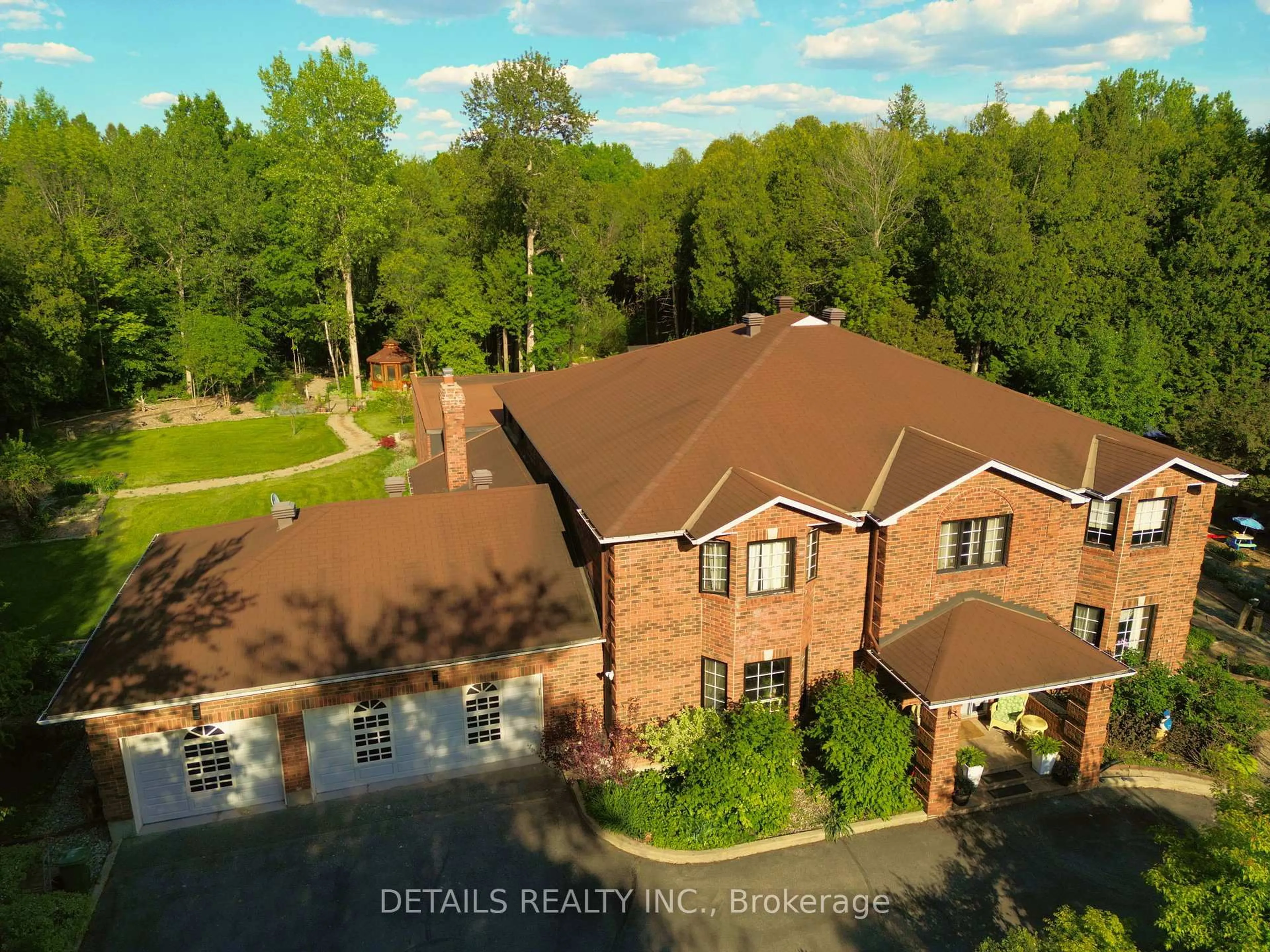 A pic from outside/outdoor area/front of a property/back of a property/a pic from drone, unknown for 1341 Shylo Cres, Ottawa Ontario K4M 1B7