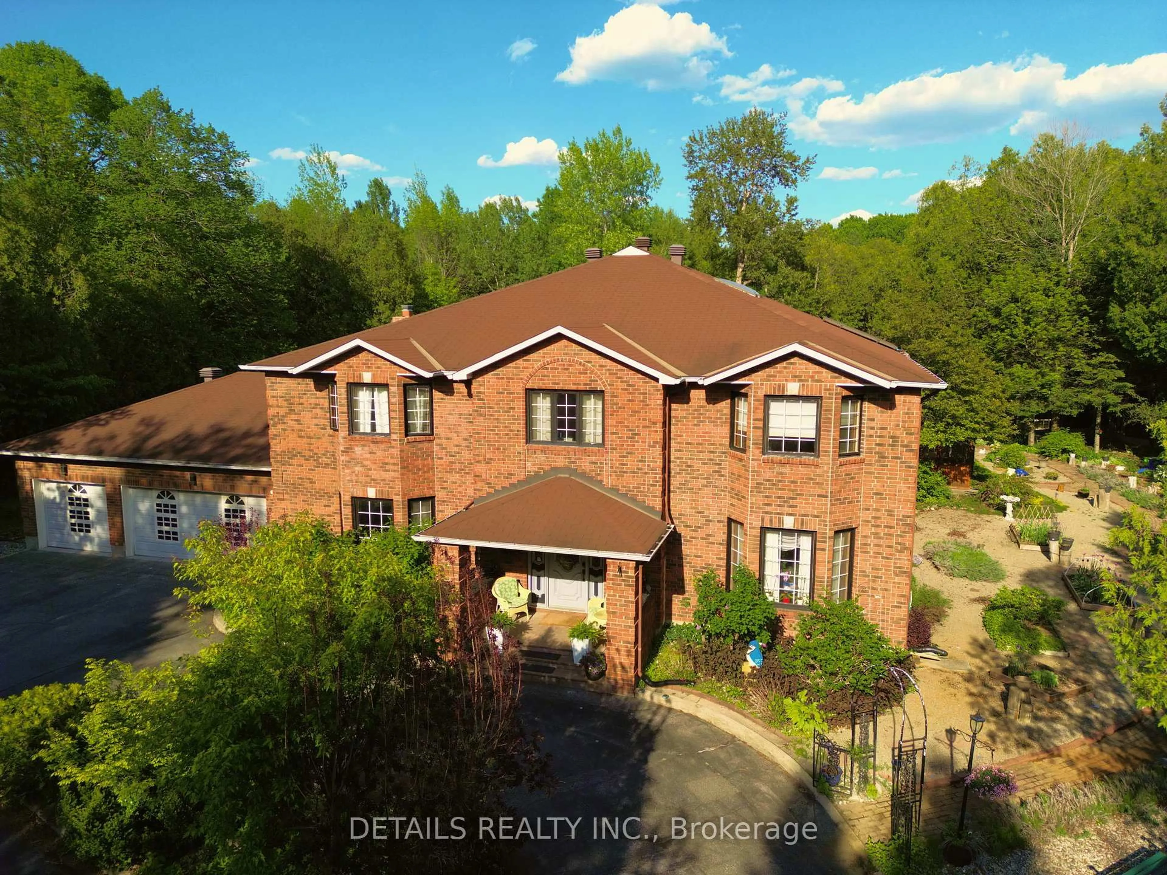 A pic from outside/outdoor area/front of a property/back of a property/a pic from drone, unknown for 1341 Shylo Cres, Ottawa Ontario K4M 1B7