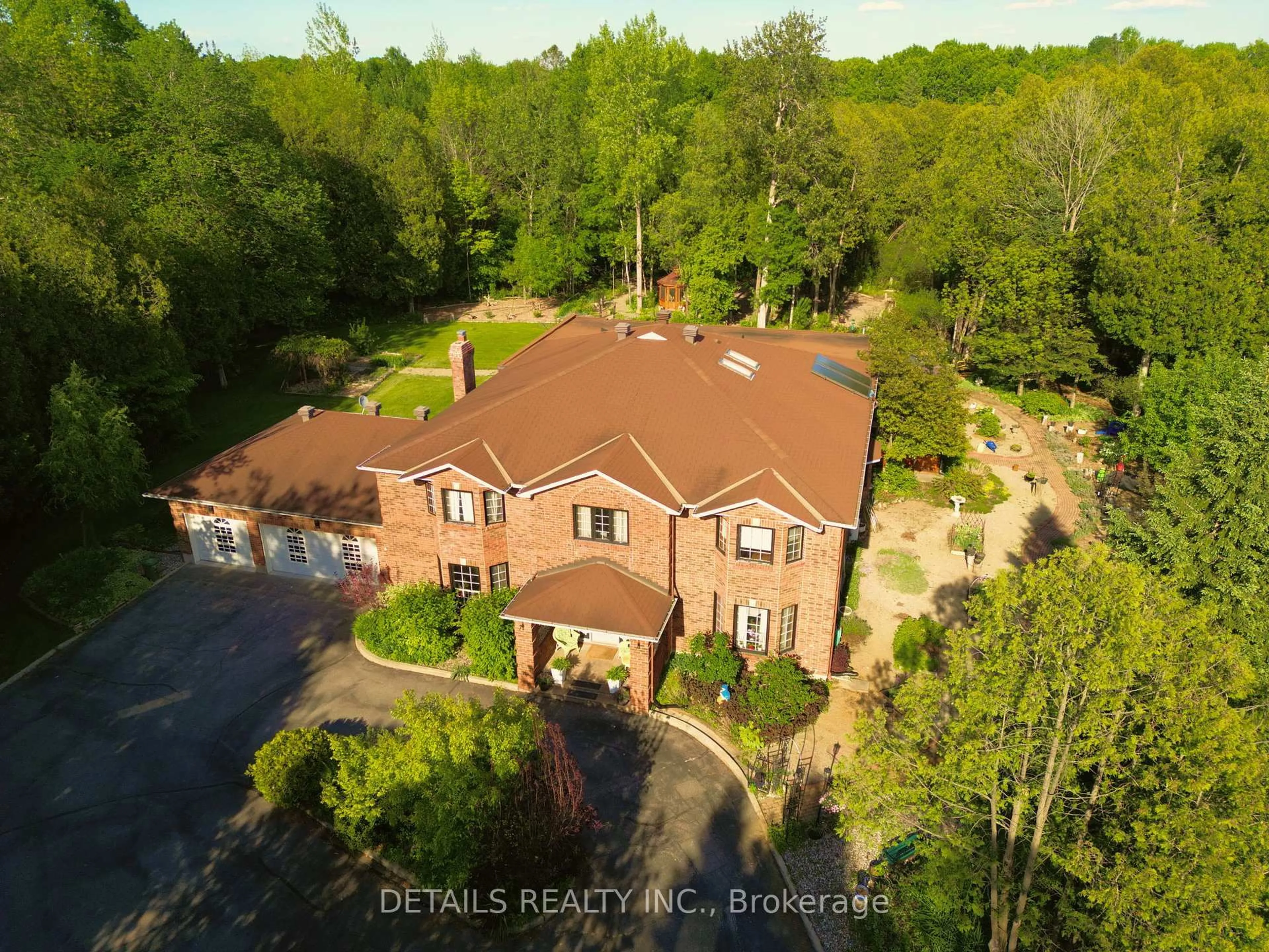 A pic from outside/outdoor area/front of a property/back of a property/a pic from drone, unknown for 1341 Shylo Cres, Ottawa Ontario K4M 1B7