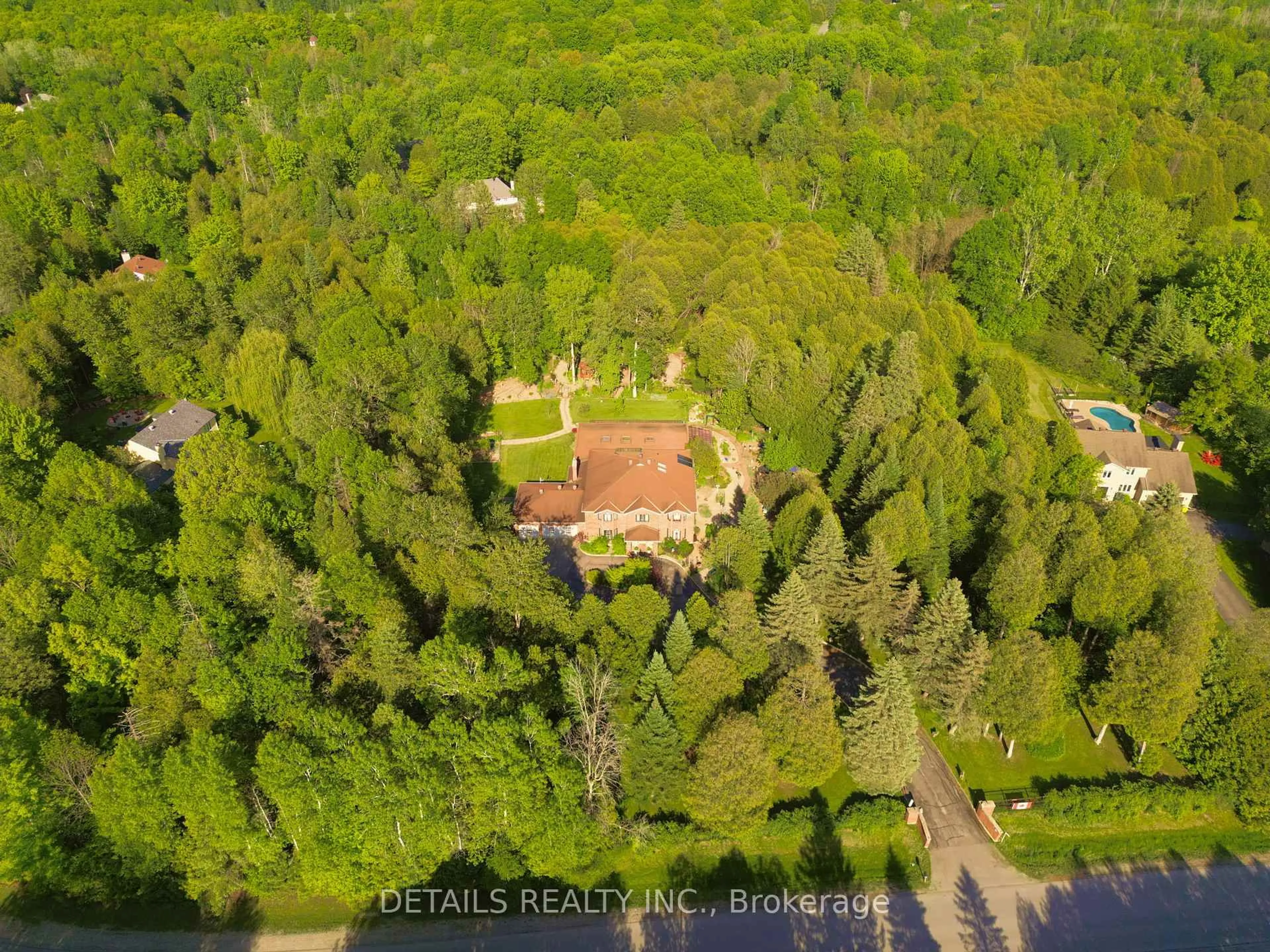A pic from outside/outdoor area/front of a property/back of a property/a pic from drone, unknown for 1341 Shylo Cres, Ottawa Ontario K4M 1B7