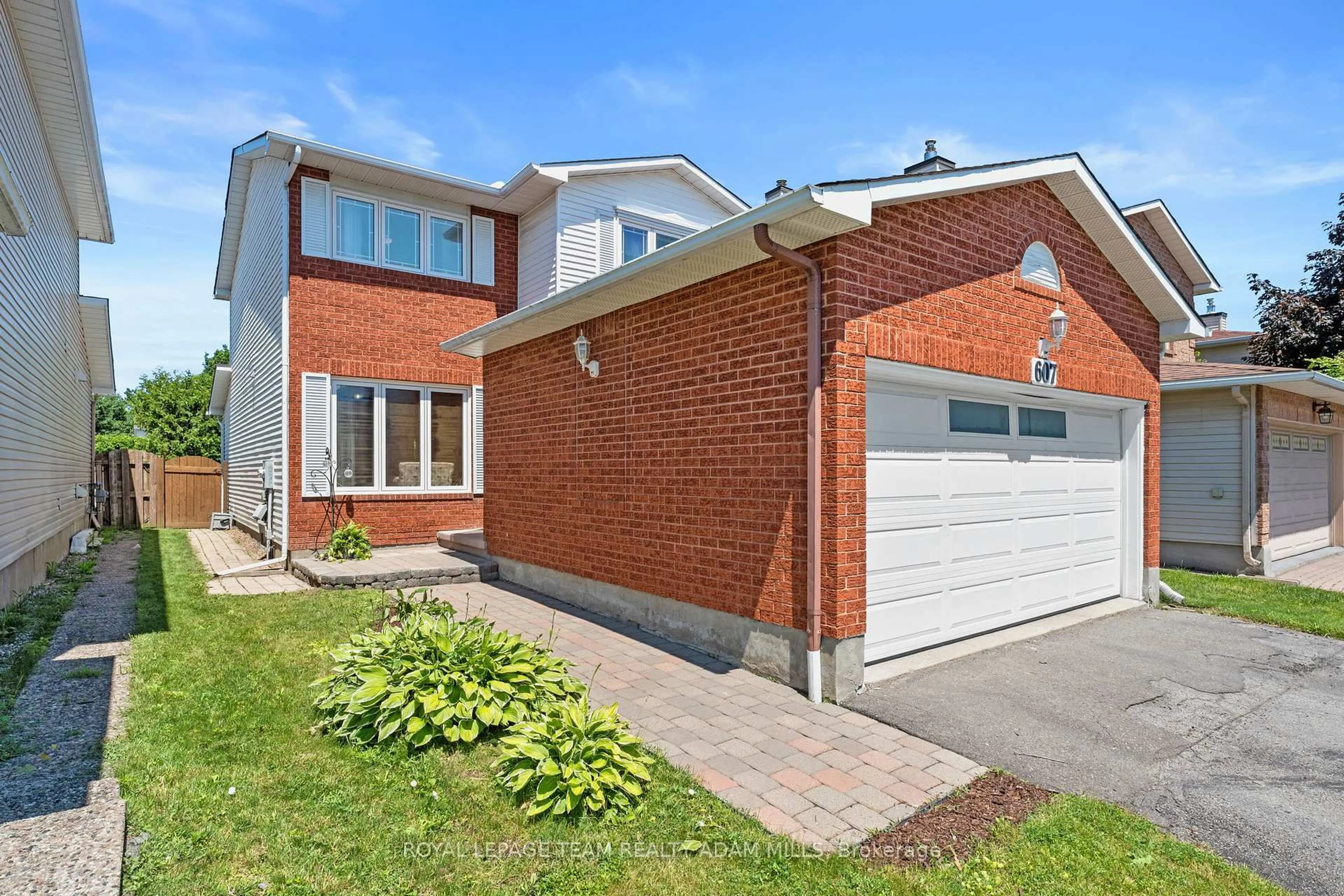 Home with brick exterior material, street for 607 Tourelle Dr, Ottawa Ontario K4A 3H5