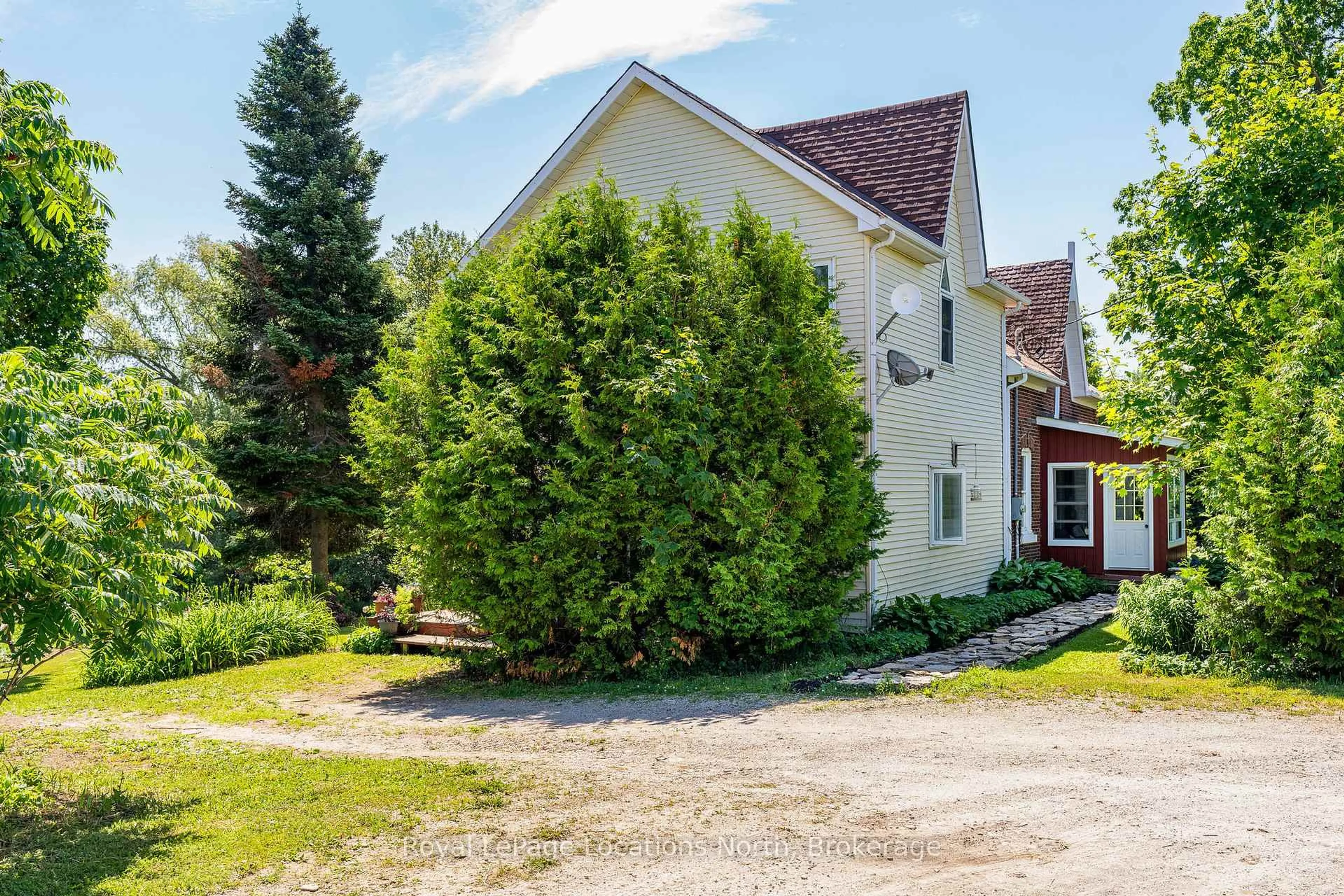 A pic from outside/outdoor area/front of a property/back of a property/a pic from drone, street for 138237 GREY ROAD 112 Rd, Meaford Ontario N4L 1W5