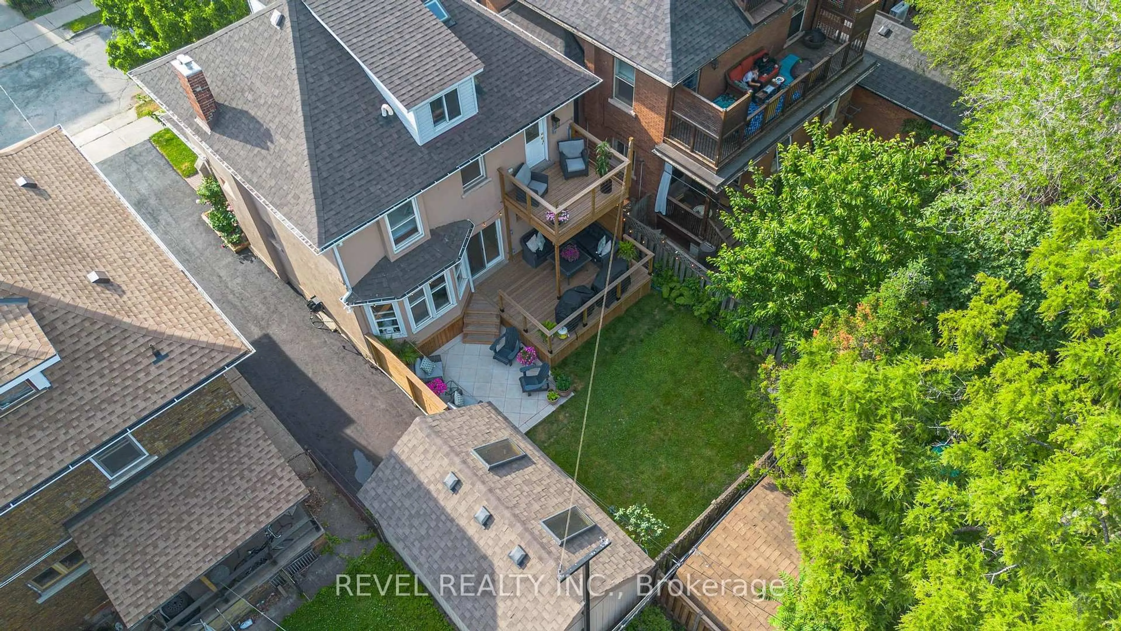 A pic from outside/outdoor area/front of a property/back of a property/a pic from drone, city buildings view from balcony for 37 Burris St, Hamilton Ontario L8M 2J1