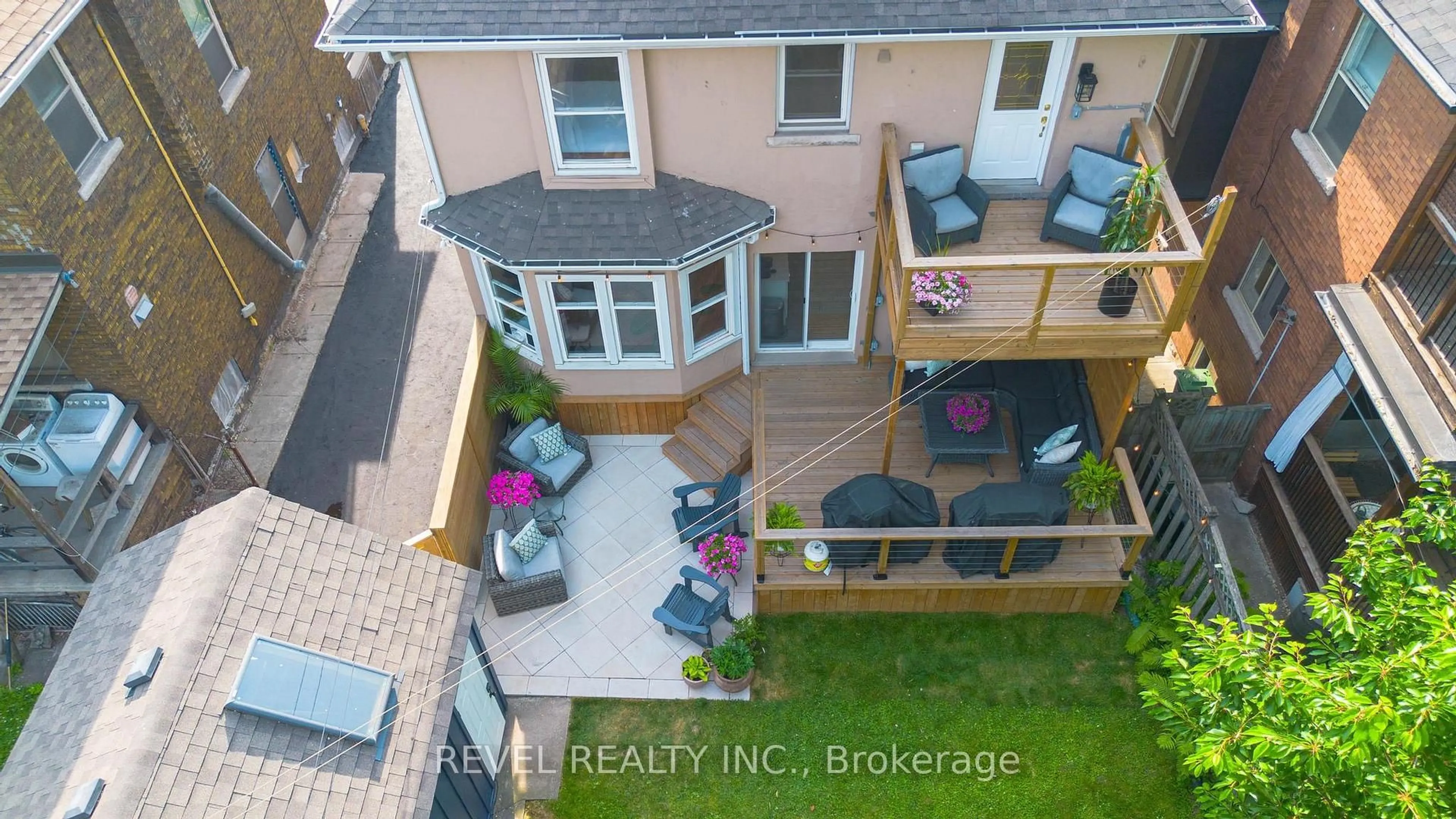 A pic from outside/outdoor area/front of a property/back of a property/a pic from drone, city buildings view from balcony for 37 Burris St, Hamilton Ontario L8M 2J1