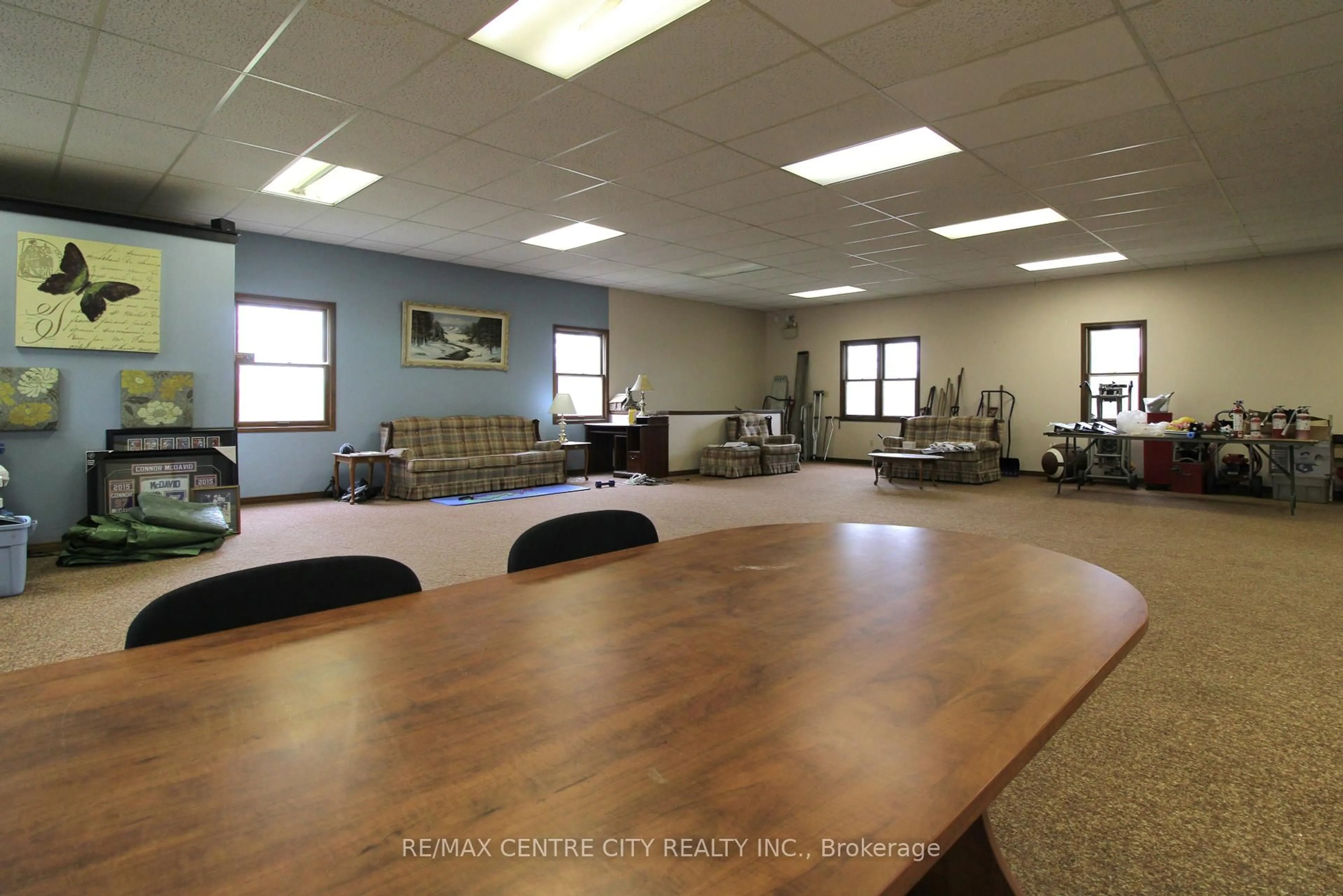 A pic of a room for 12 Chester St, St. Thomas Ontario N5R 1T8
