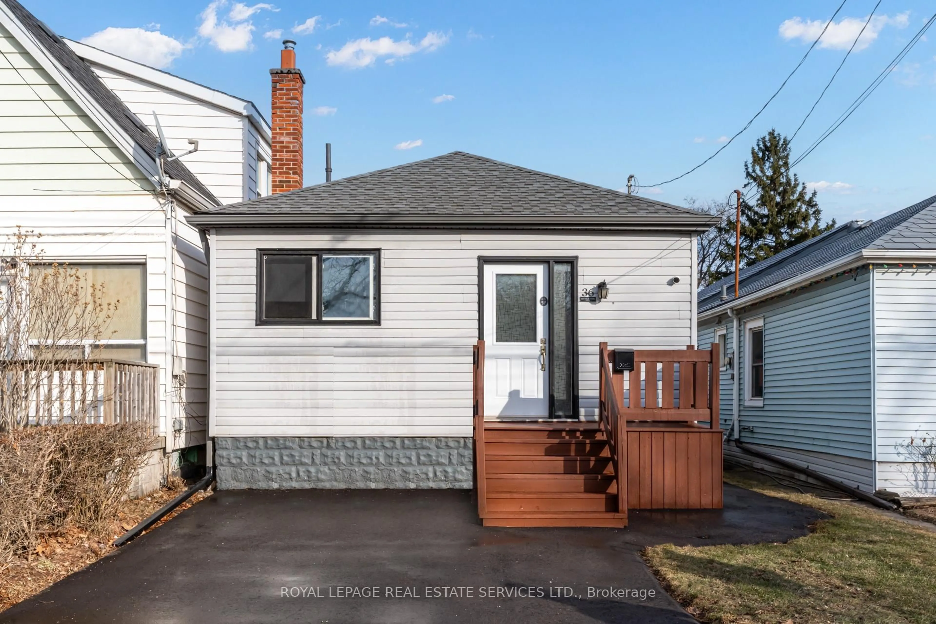 Home with vinyl exterior material, street for 36 Harmony Ave, Hamilton Ontario L8H 4X2