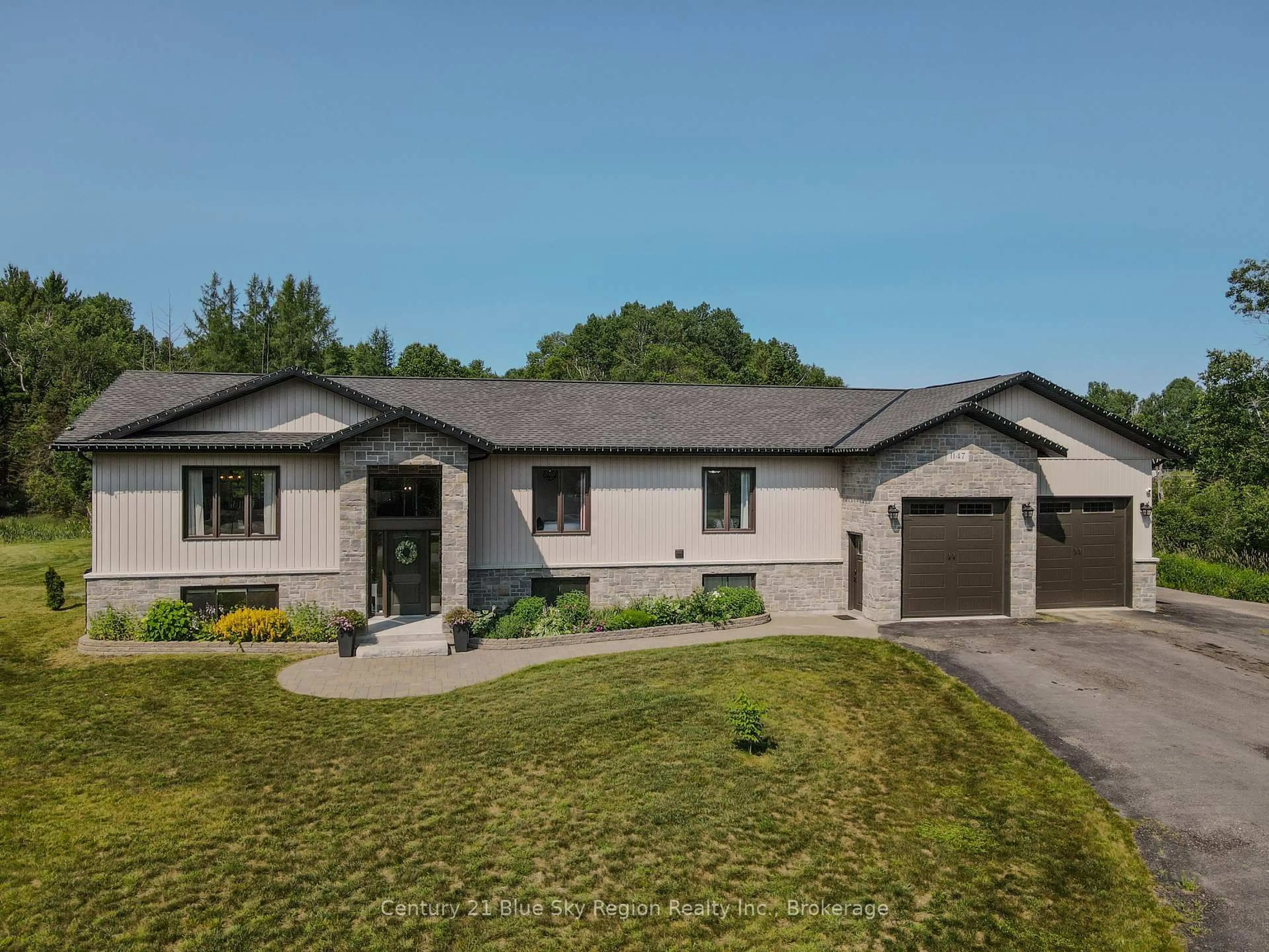 Home with vinyl exterior material, street for 1147 Maple Hill Rd, Powassan Ontario P0H 1Z0
