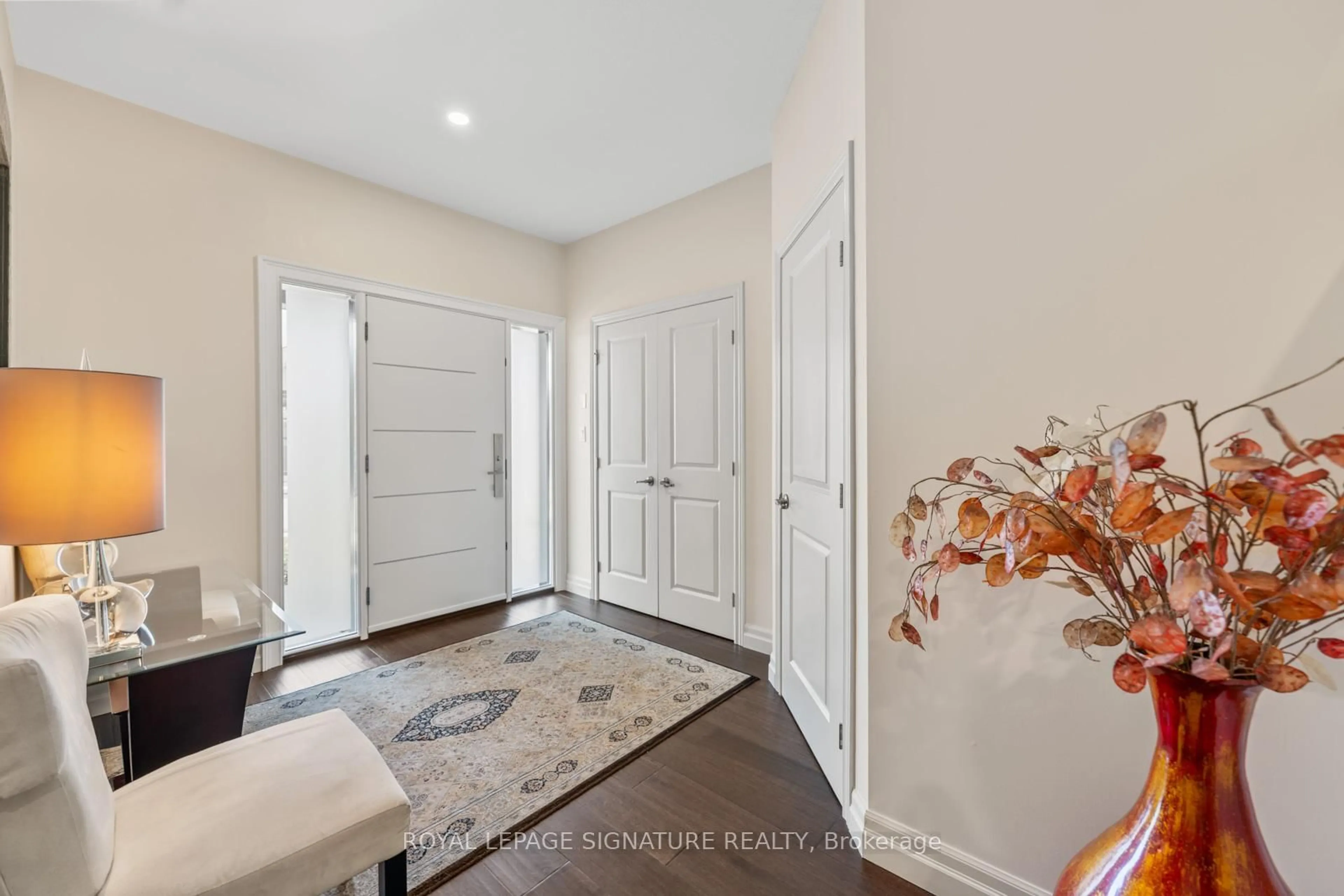 Indoor entryway for 704 Robert Ferrie Dr, Kitchener Ontario N2R 0B2