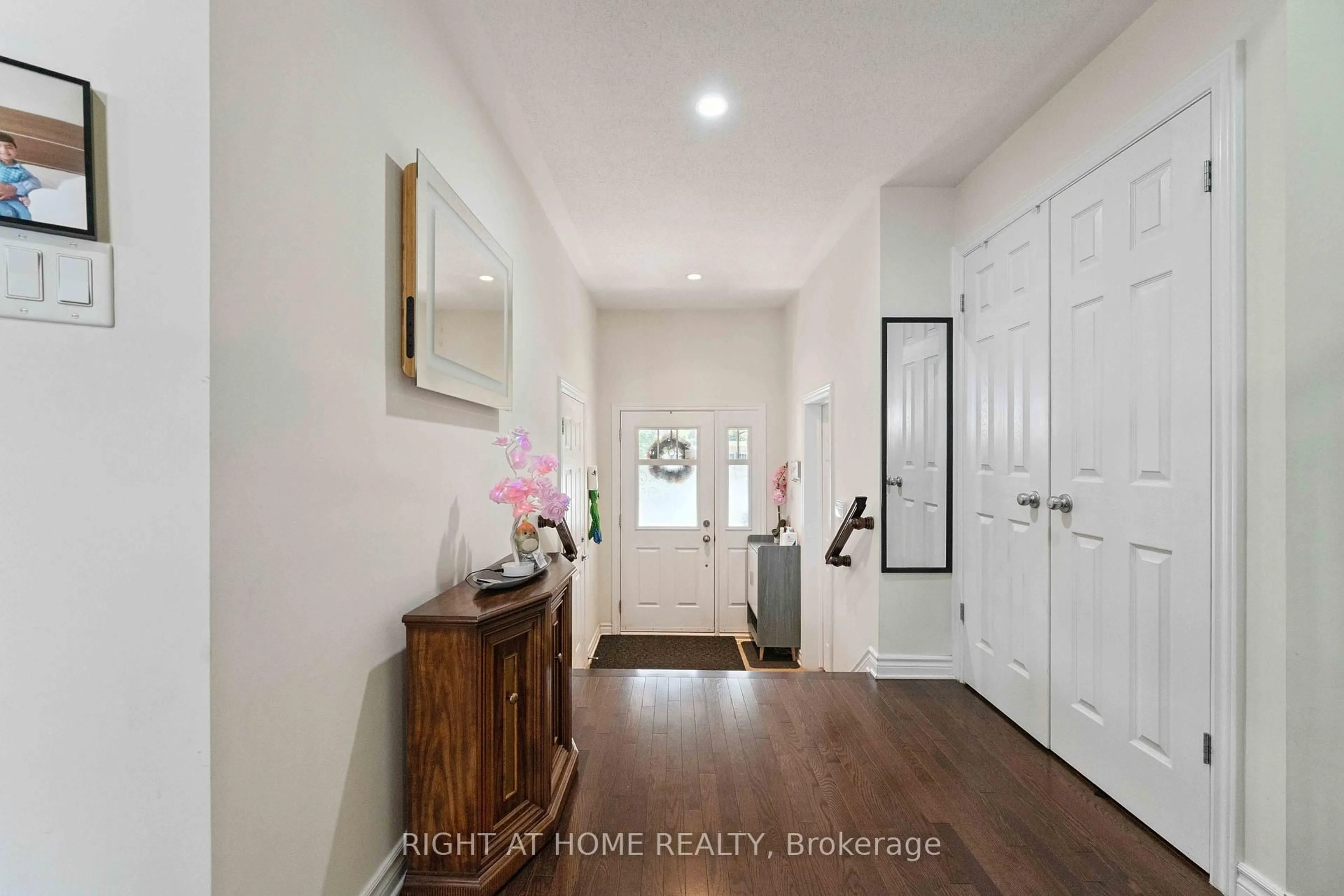 Indoor entryway for 173 Garrity Cres, Ottawa Ontario K2J 3T5