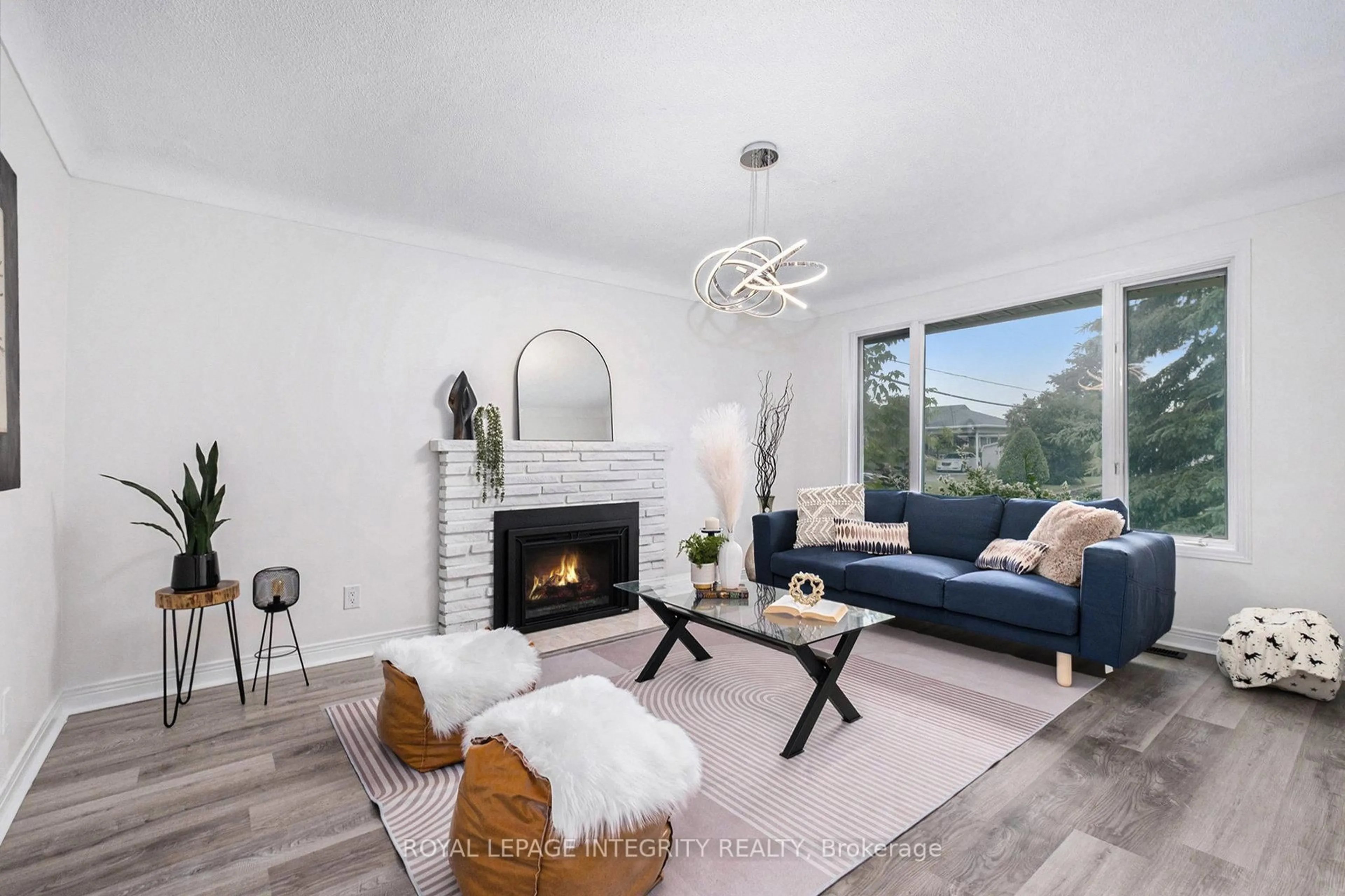 Living room with furniture, unknown for 20 Newhaven St, Ottawa Ontario K2G 0X5