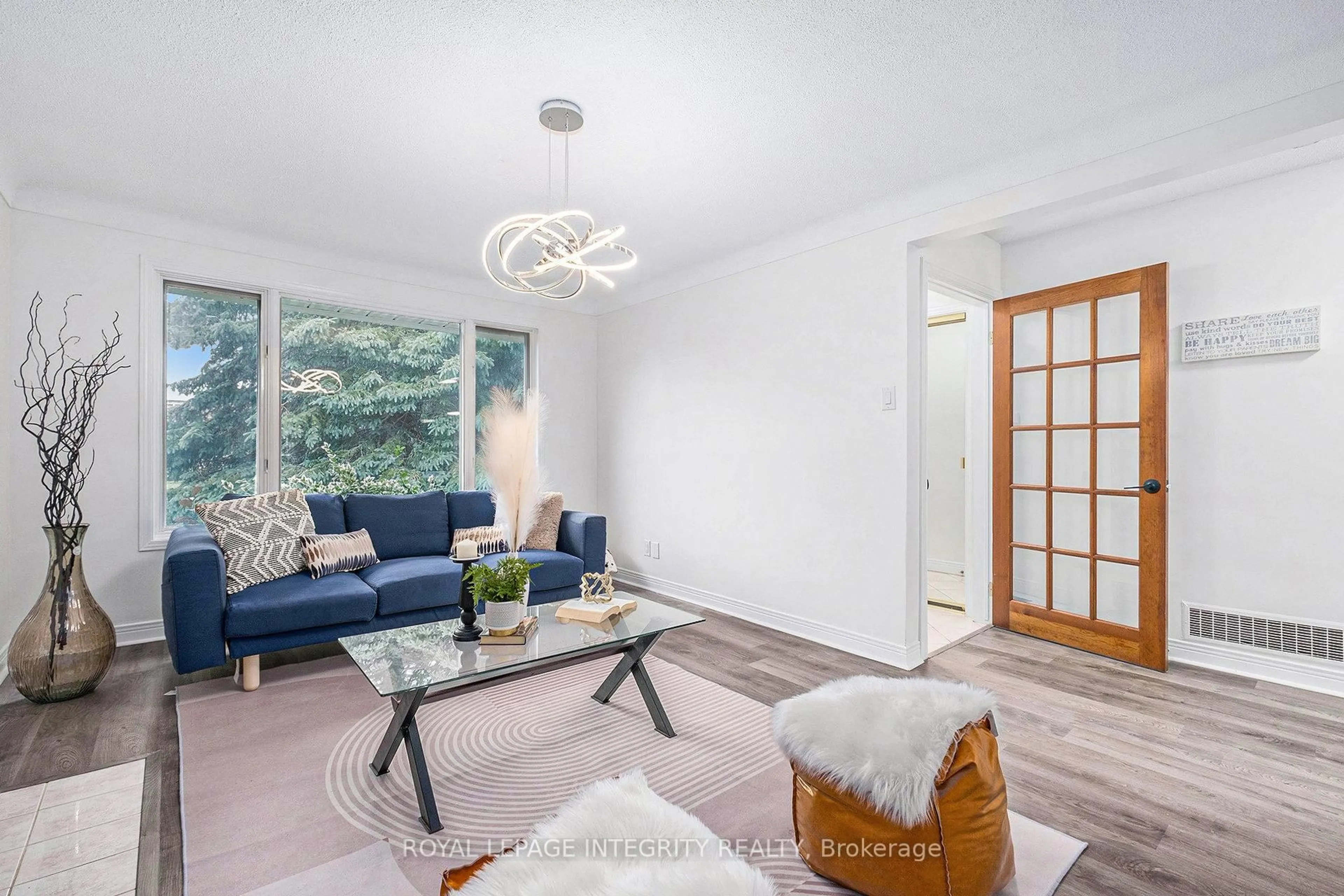Living room with furniture, unknown for 20 Newhaven St, Ottawa Ontario K2G 0X5
