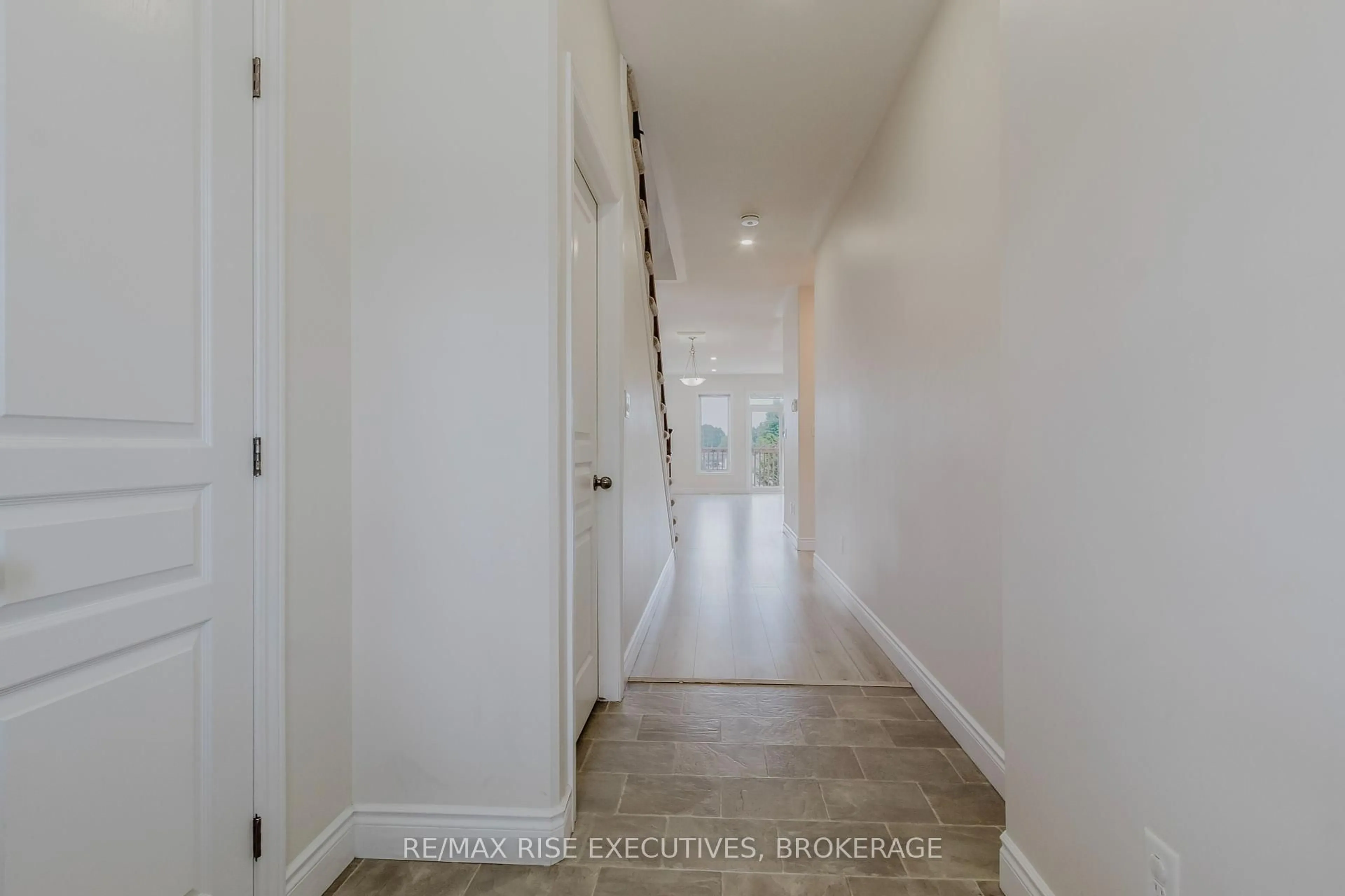 Indoor entryway for 463 Beth Cres, Kingston Ontario K7P 0K9
