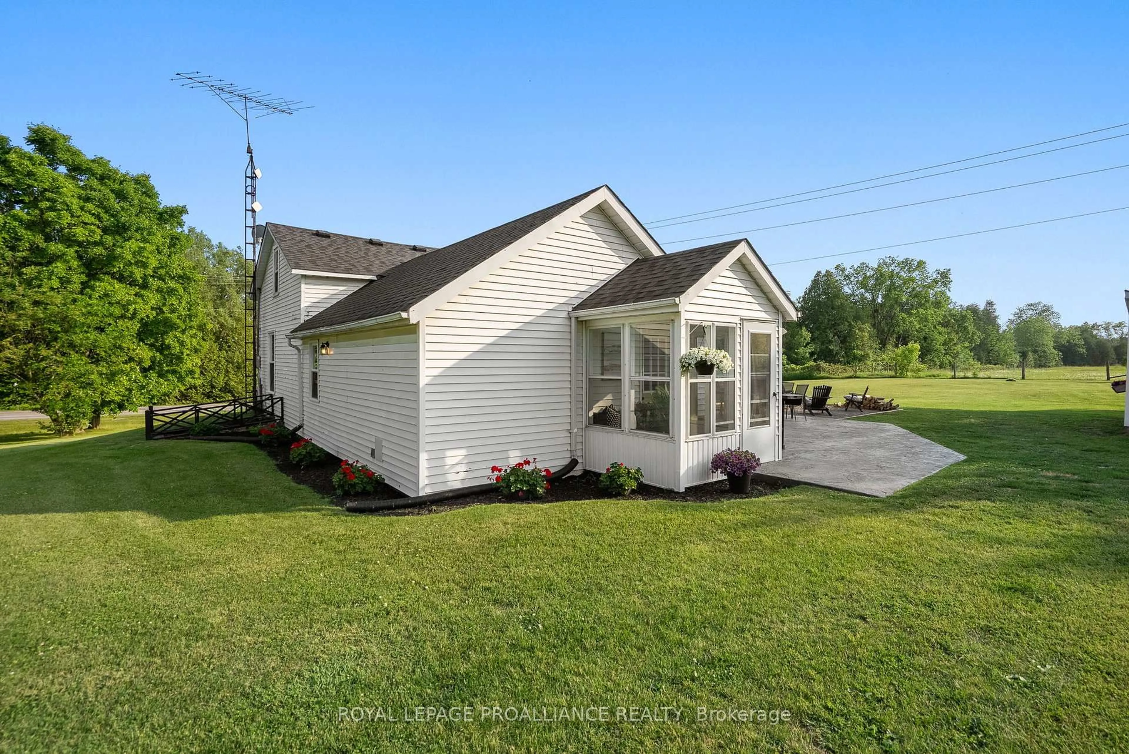 Home with vinyl exterior material, unknown for 138 North St, Alnwick/Haldimand Ontario K0K 2G0