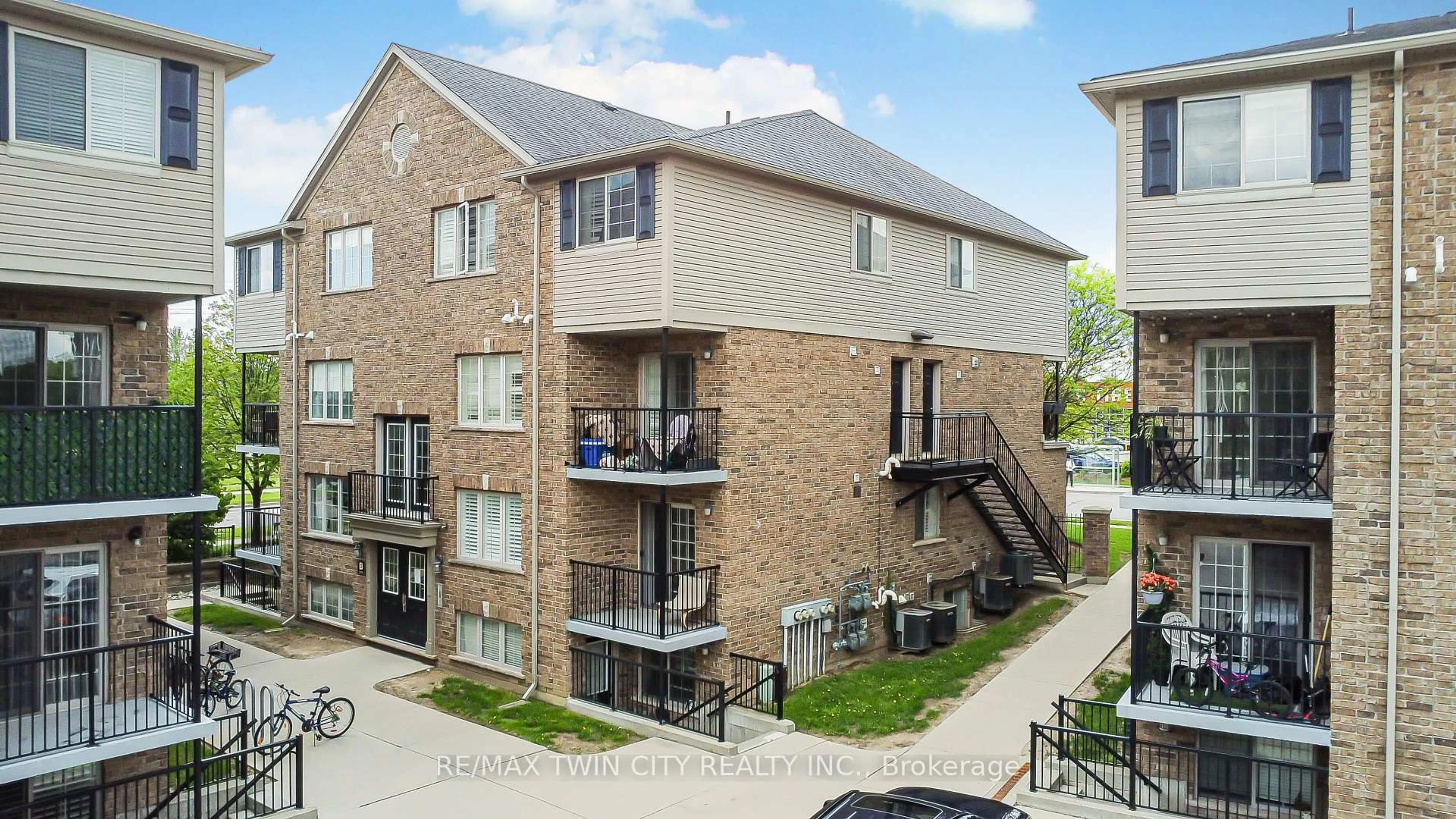 A pic from outside/outdoor area/front of a property/back of a property/a pic from drone, unknown for 12 Holborn Dr #B11, Kitchener Ontario N2A 0A4