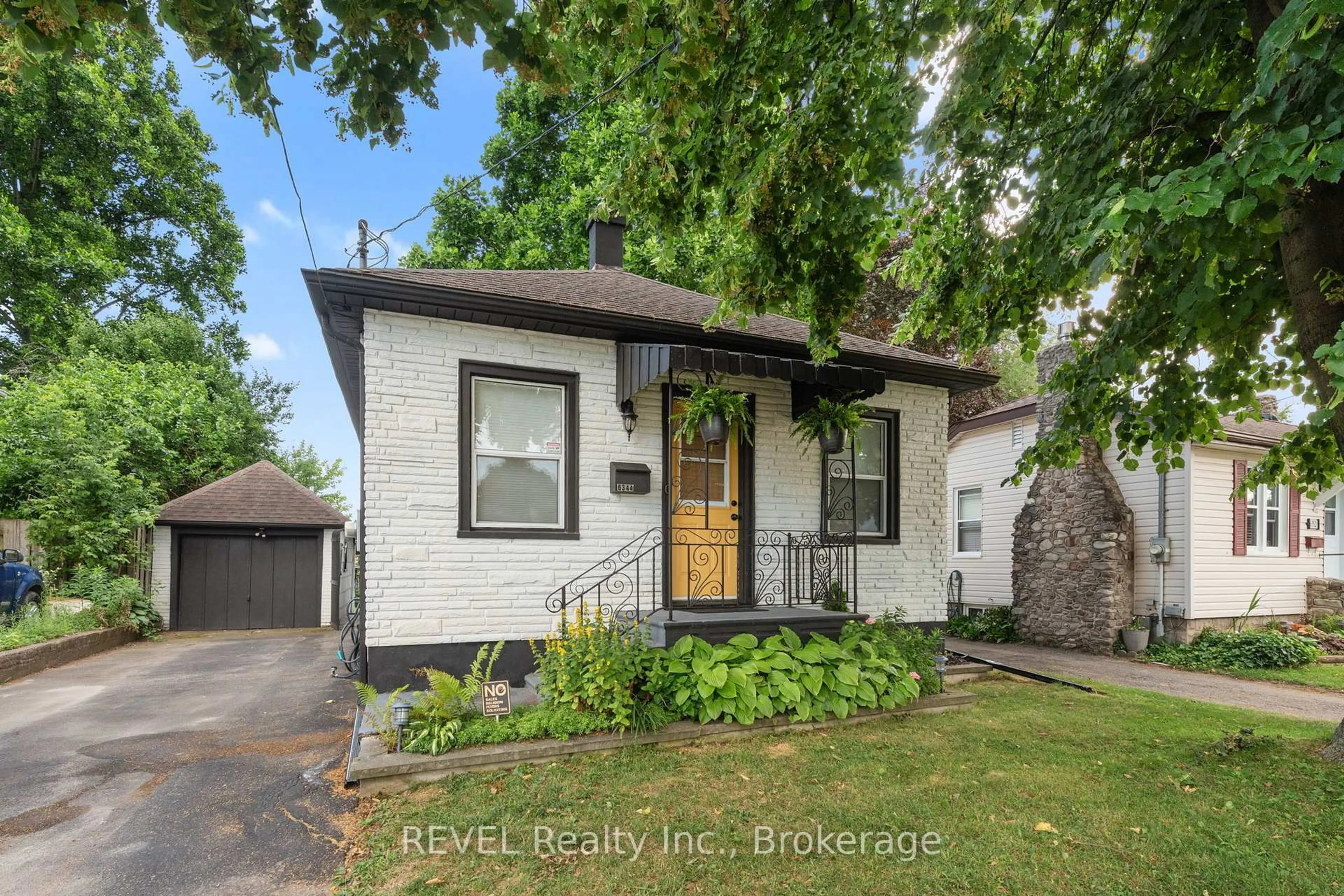 Home with brick exterior material, street for 6344 Culp St, Niagara Falls Ontario L2G 2C1