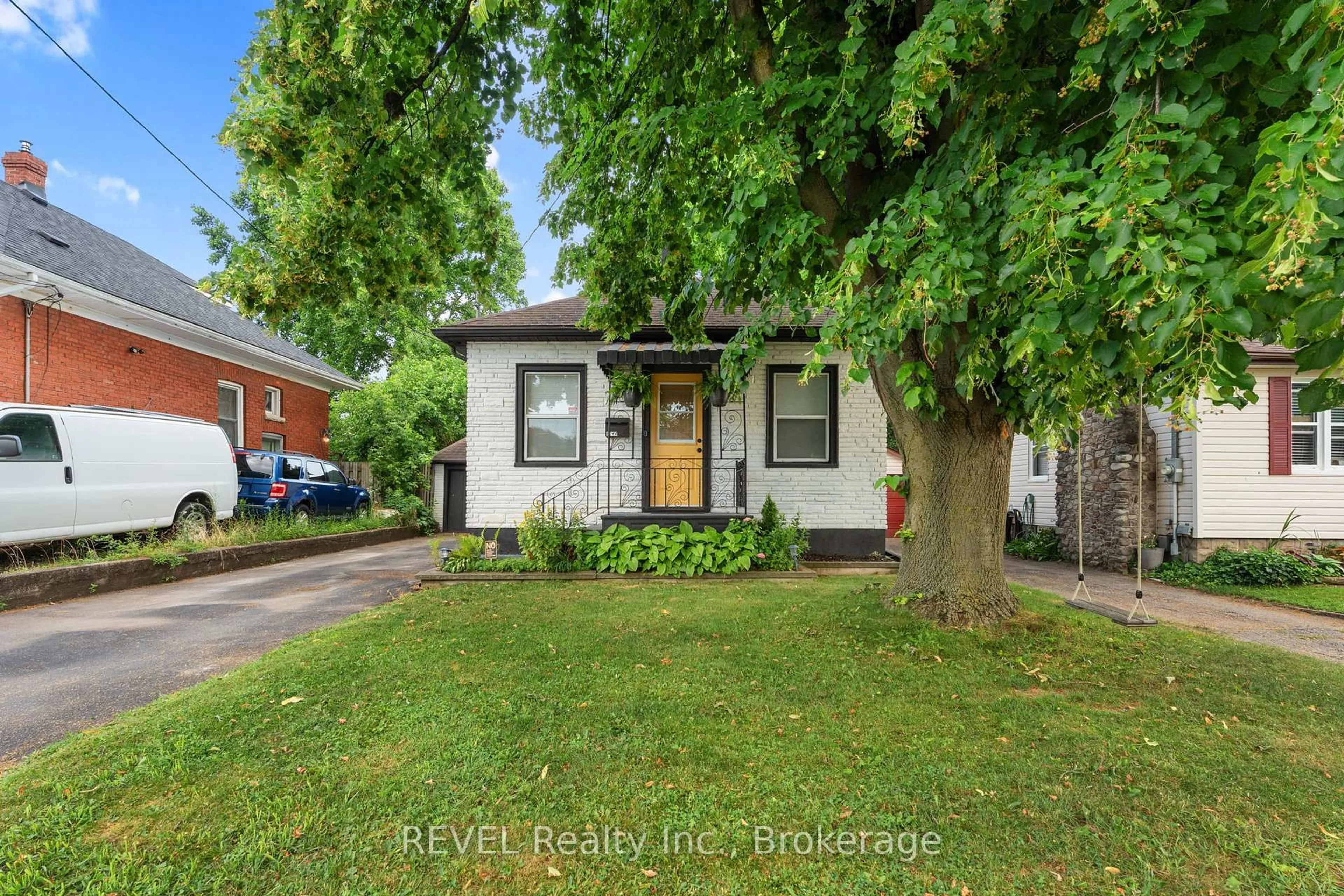 Home with brick exterior material, street for 6344 Culp St, Niagara Falls Ontario L2G 2C1