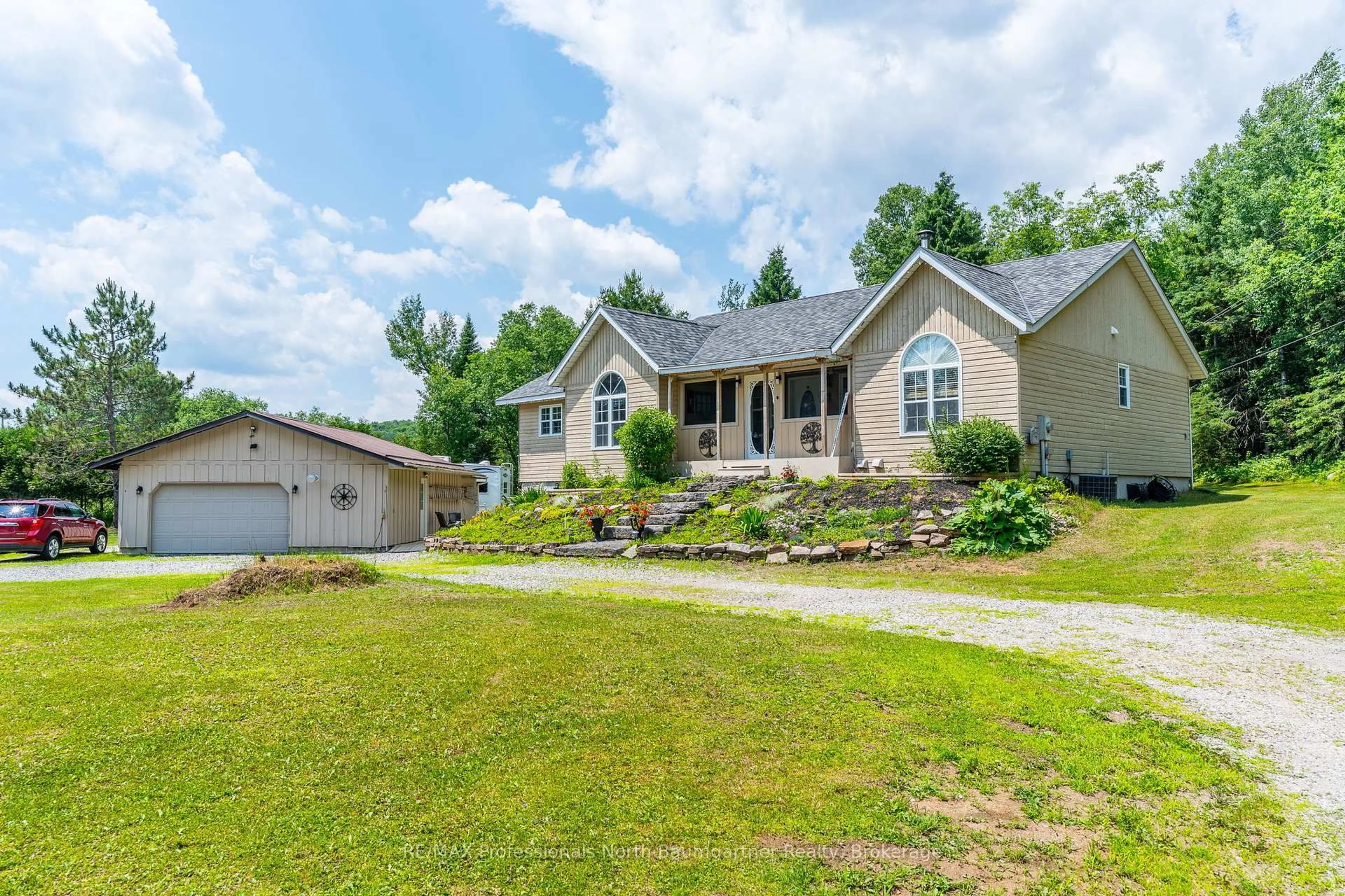 Home with vinyl exterior material, unknown for 1091 Koshlong Lake Rd, Dysart et al Ontario K0M 1S0