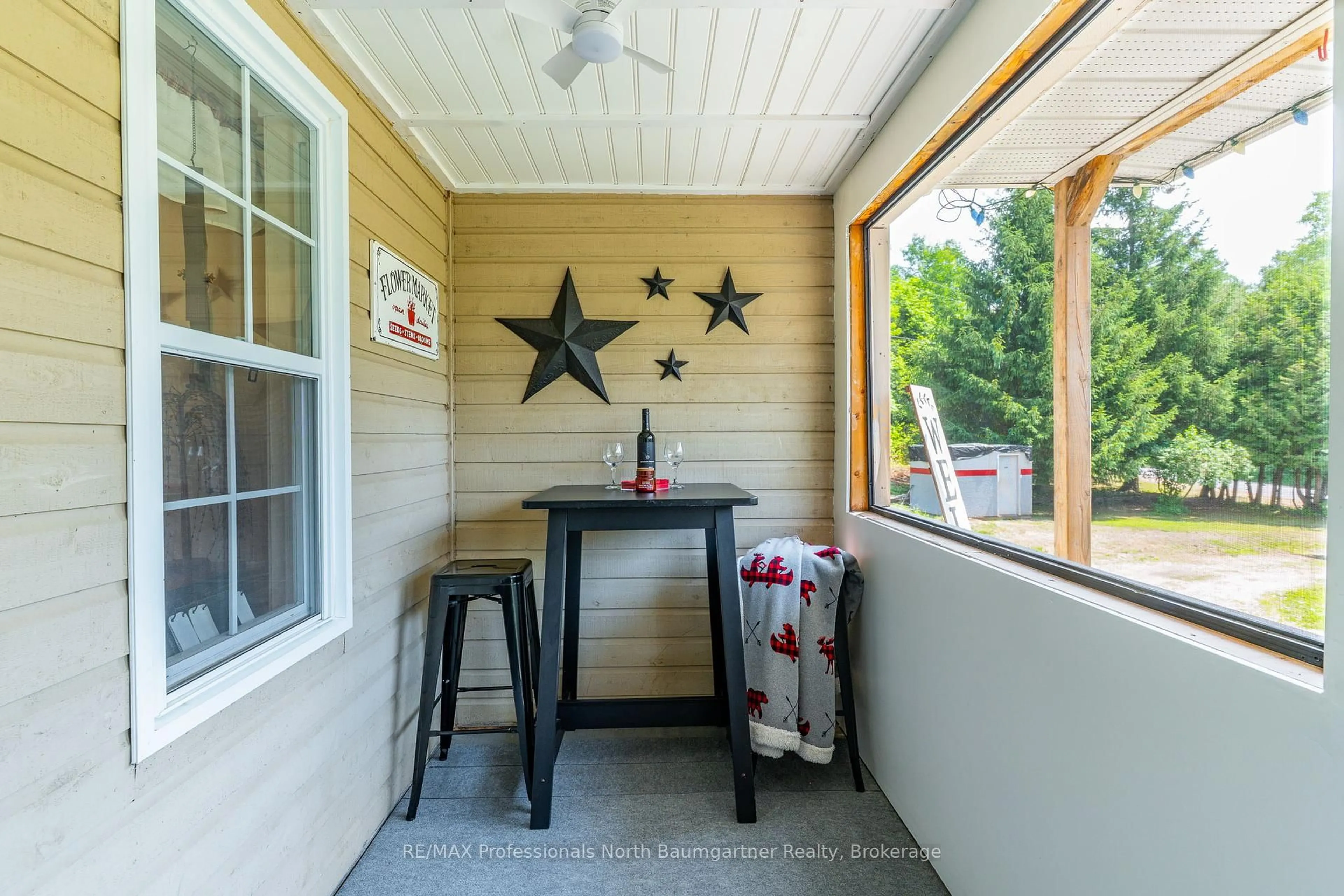 Patio, street for 1091 Koshlong Lake Rd, Dysart et al Ontario K0M 1S0