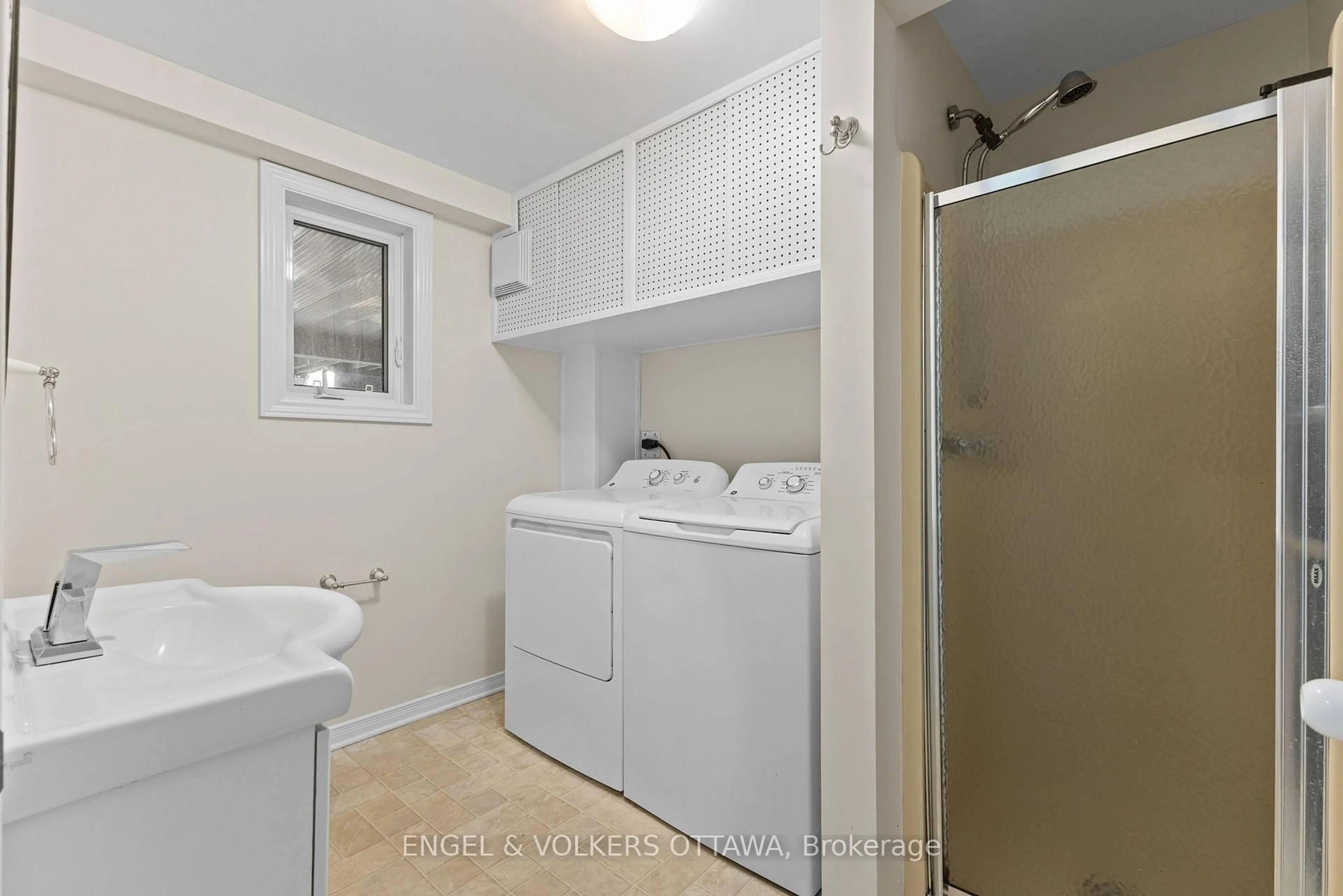 Laundry room for 1129 Chimney Hill Way, Ottawa Ontario K1J 8Z7