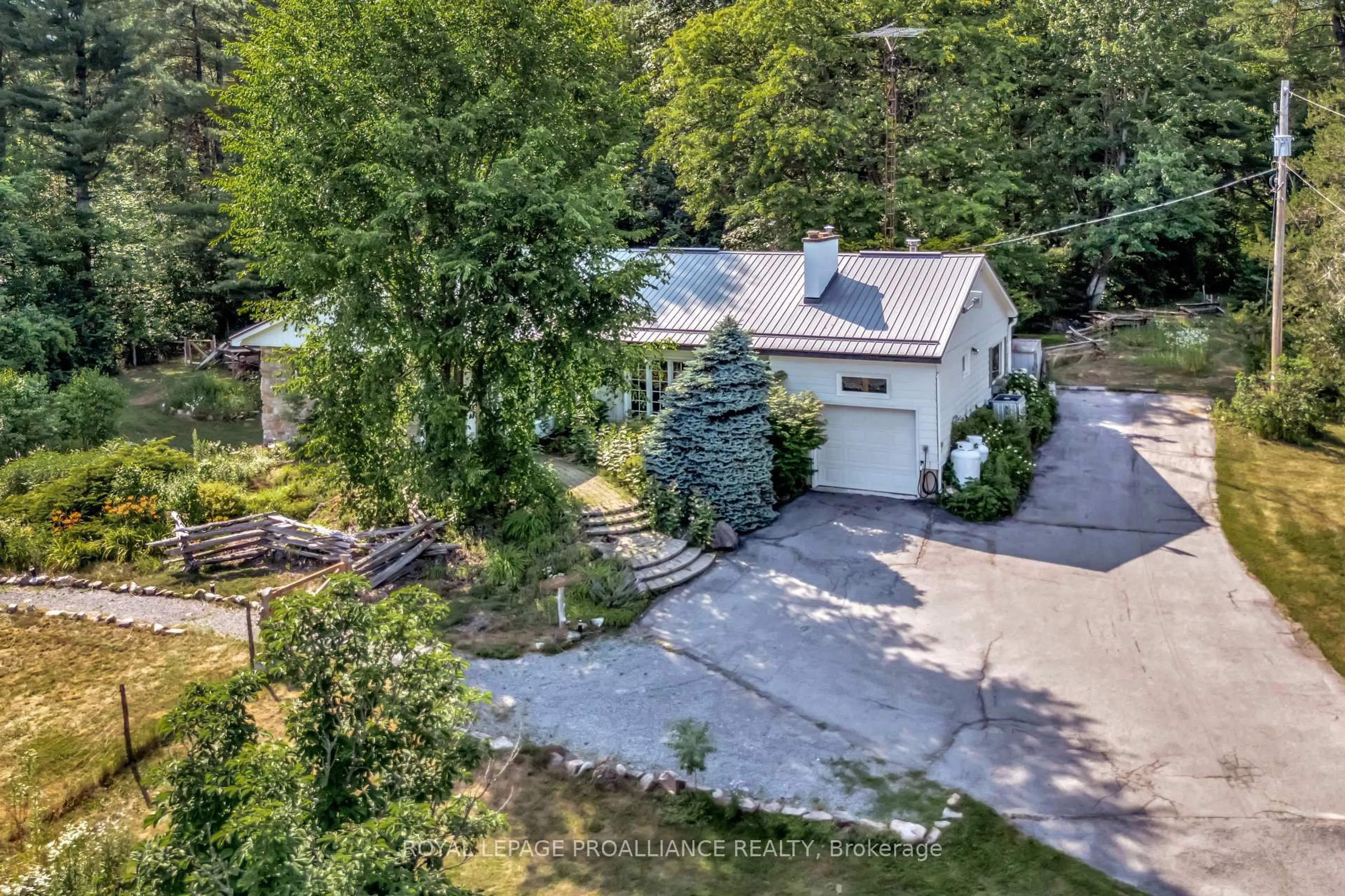 A pic from outside/outdoor area/front of a property/back of a property/a pic from drone, street for 6647 Hwy 37, Tweed Ontario K0K 3J0