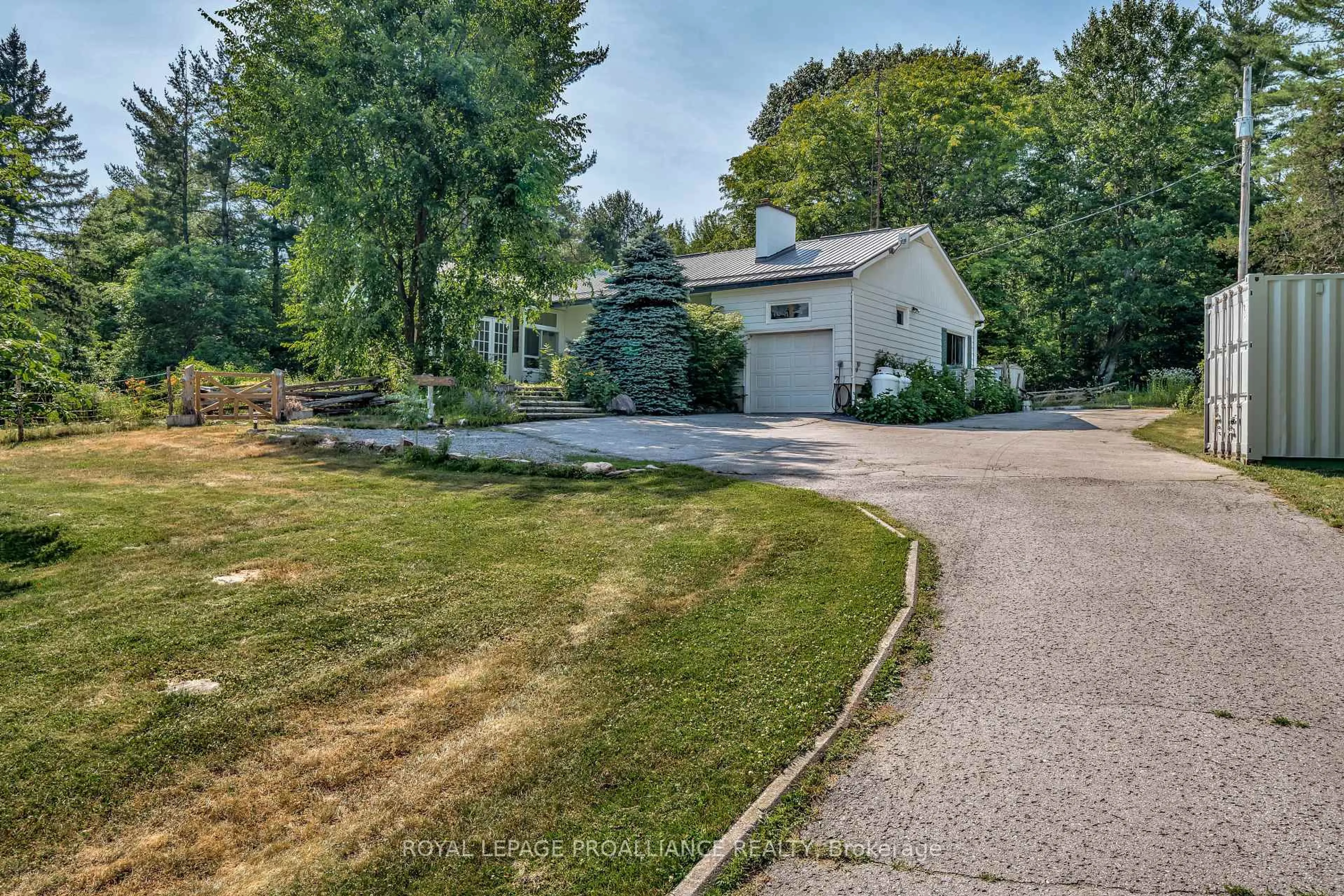A pic from outside/outdoor area/front of a property/back of a property/a pic from drone, street for 6647 Hwy 37, Tweed Ontario K0K 3J0