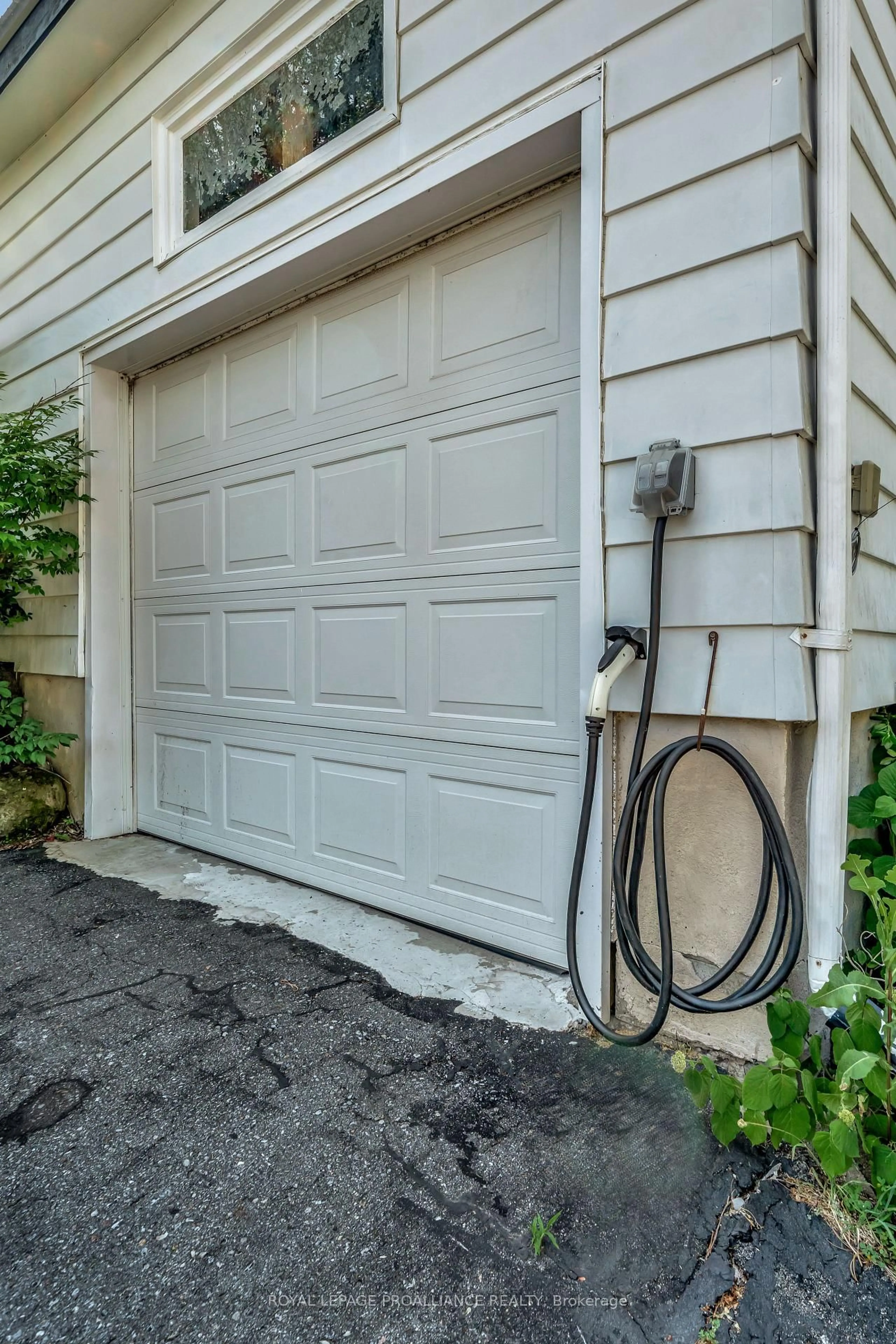 Indoor garage for 6647 Hwy 37, Tweed Ontario K0K 3J0