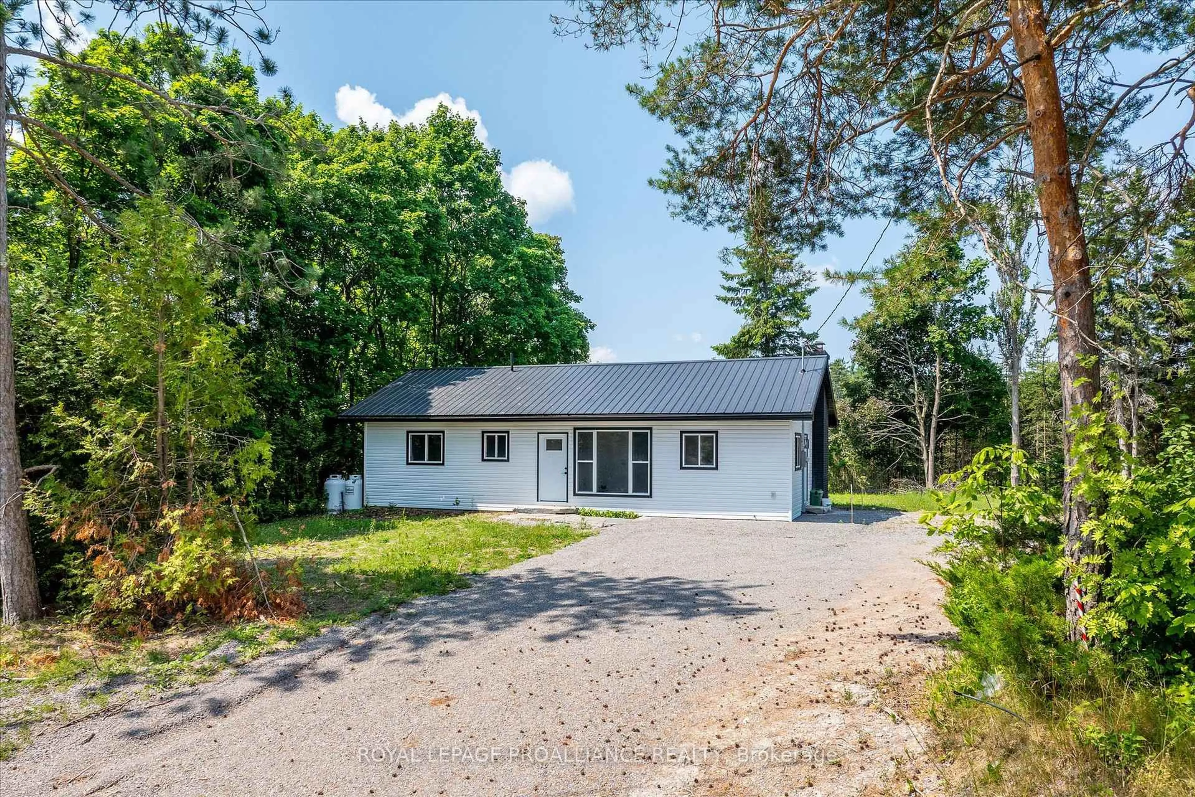 A pic from outside/outdoor area/front of a property/back of a property/a pic from drone, street for 100 Reid St, Kawartha Lakes Ontario K0M 1A0