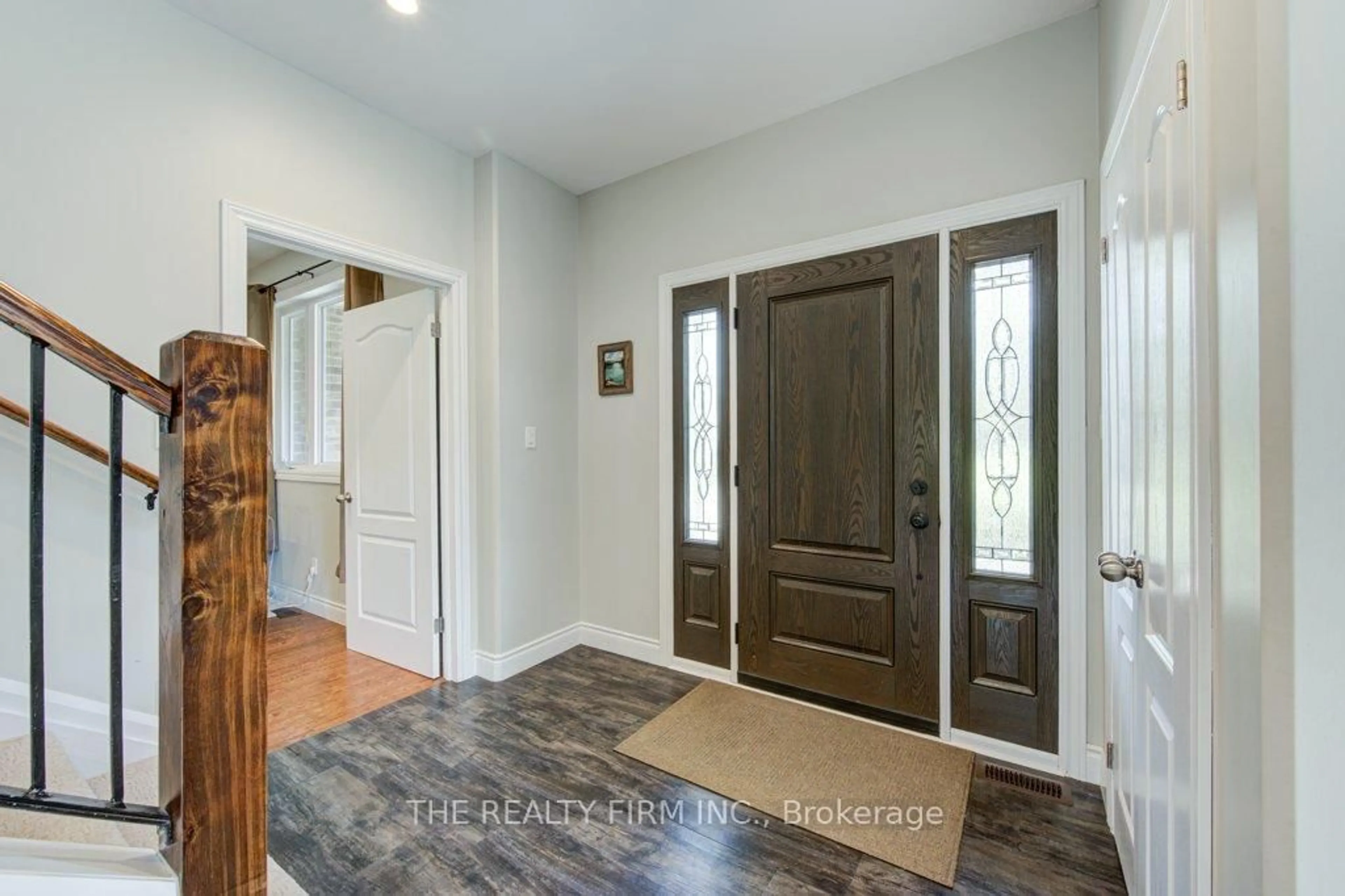 Indoor entryway for 25 Mcmaster Pl, Southwest Middlesex Ontario N0A 1A0