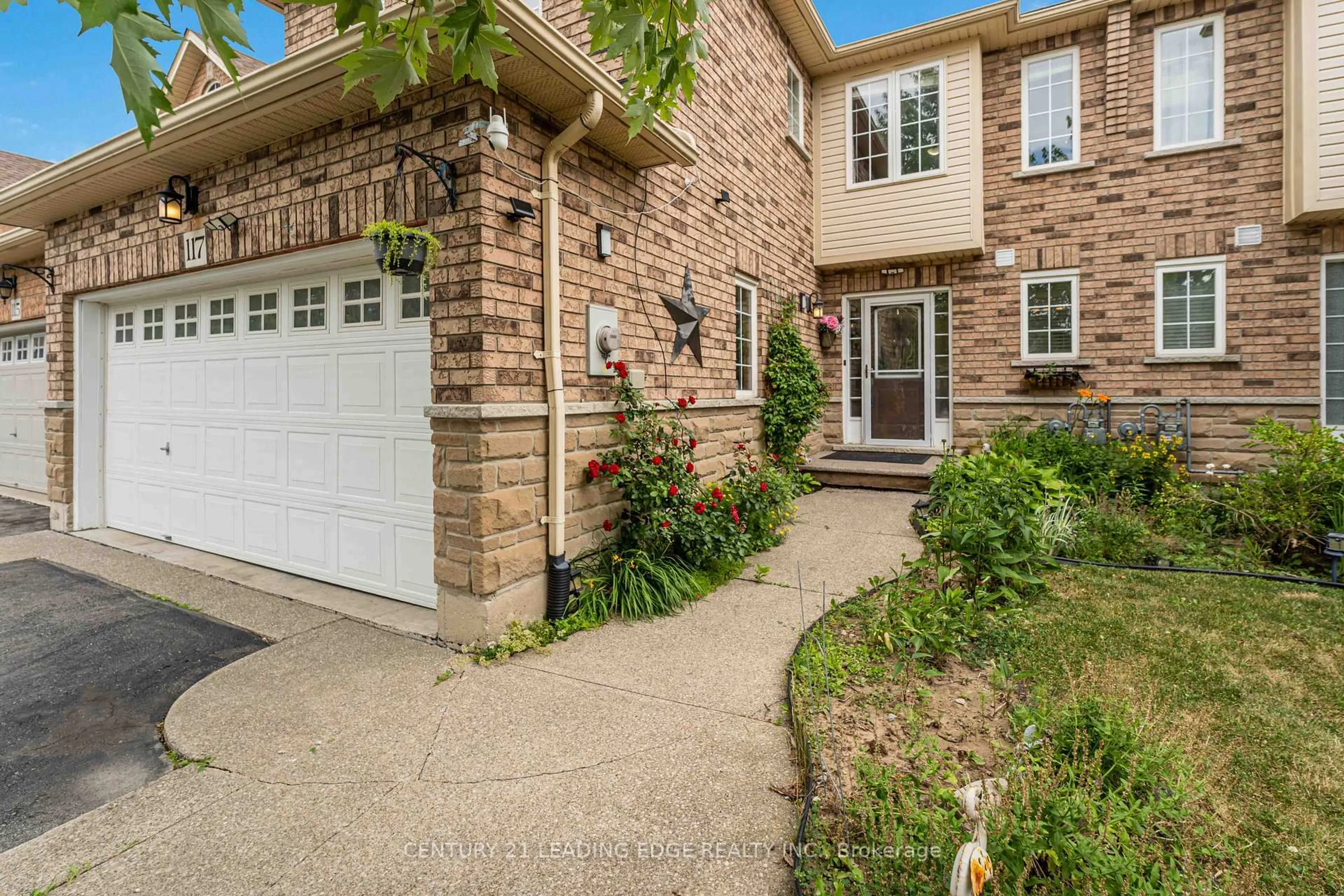 Home with brick exterior material, street for 117 Thoroughbred Blvd, Hamilton Ontario L9K 1N2