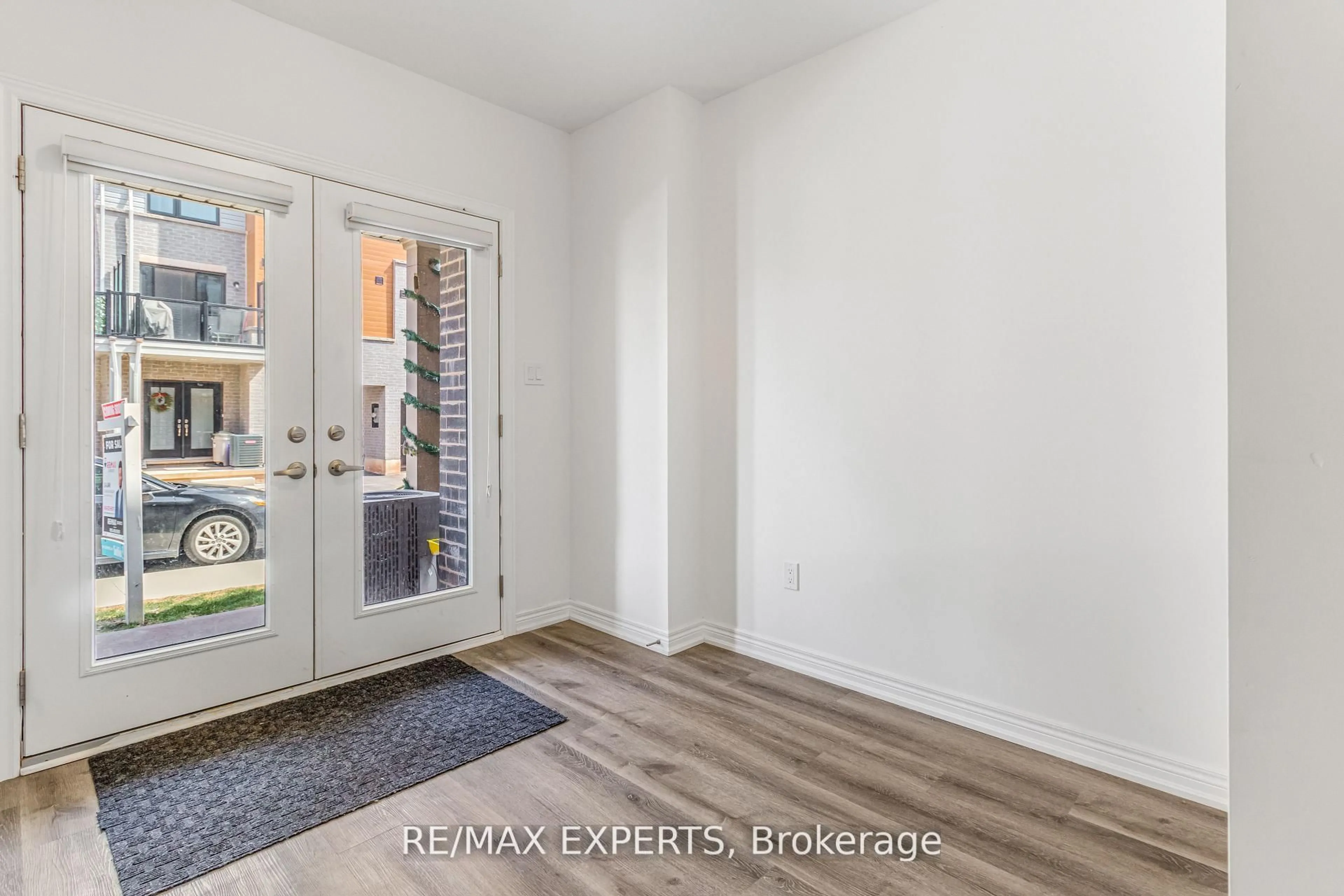 Indoor entryway for 75 Dryden Lane, Hamilton Ontario L8H 1C1