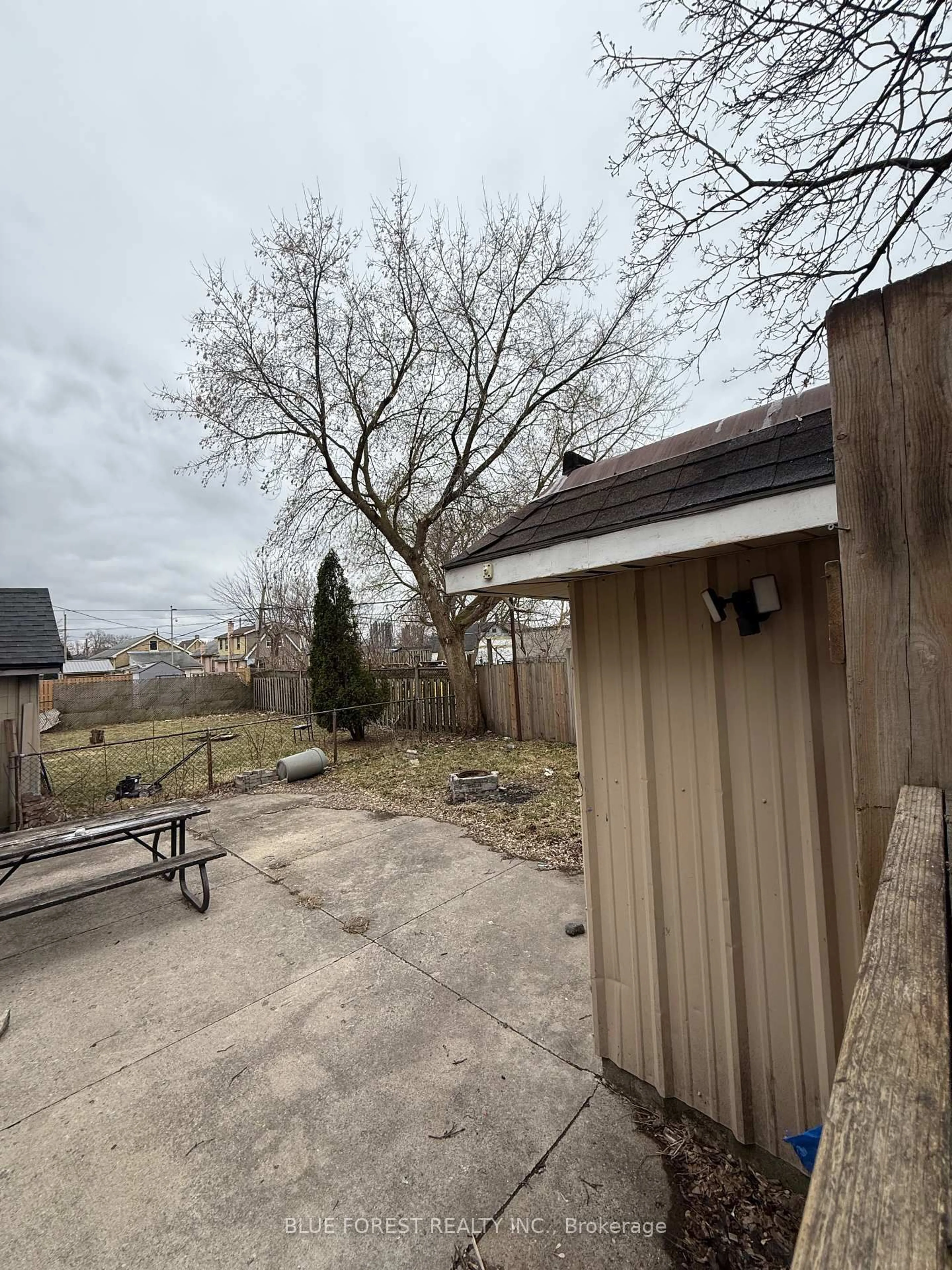 Unknown for 275 William St, London East Ontario N6B 3C2