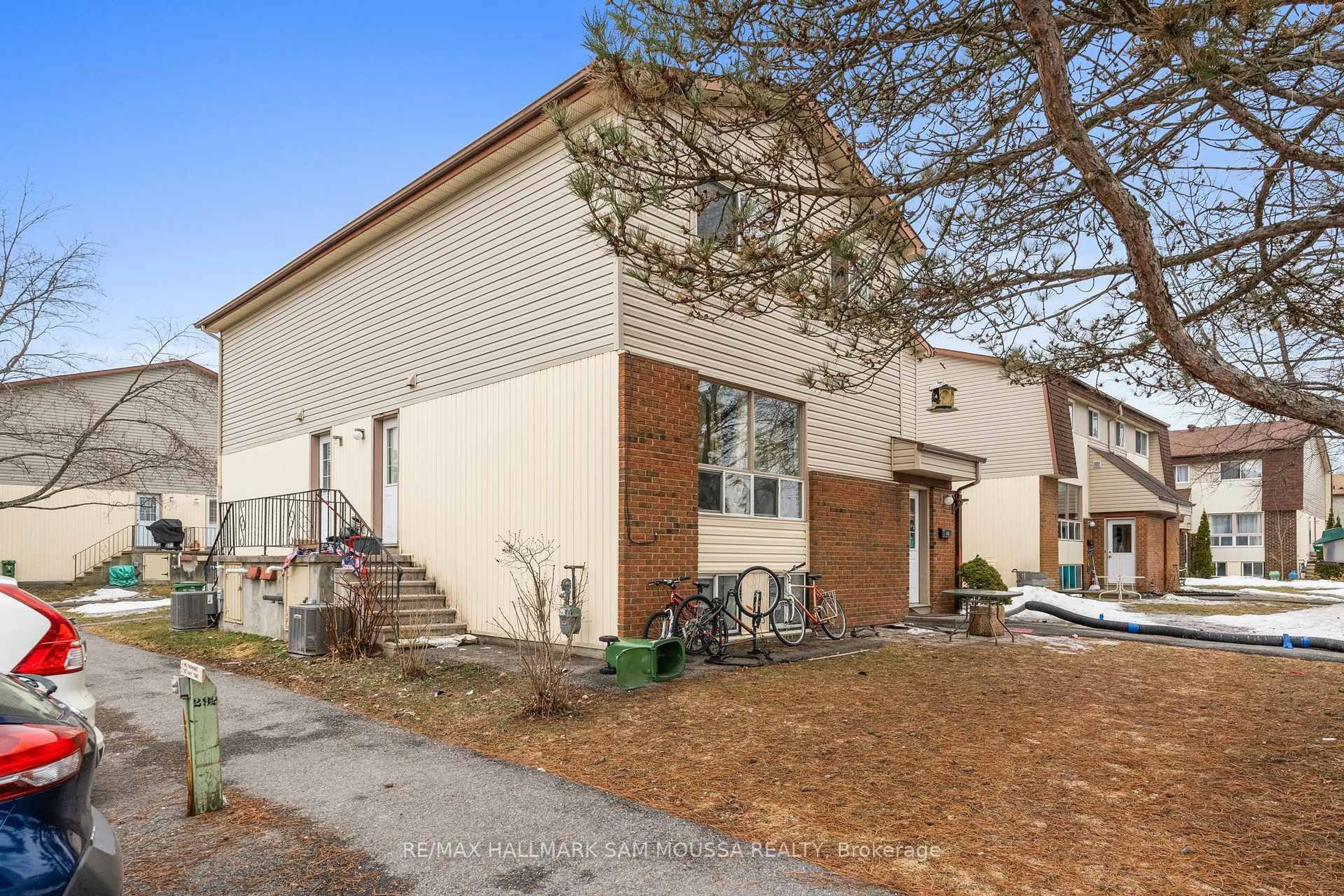 Unknown for 41 Forester Cres #B, Ottawa Ontario K2H 8Y3